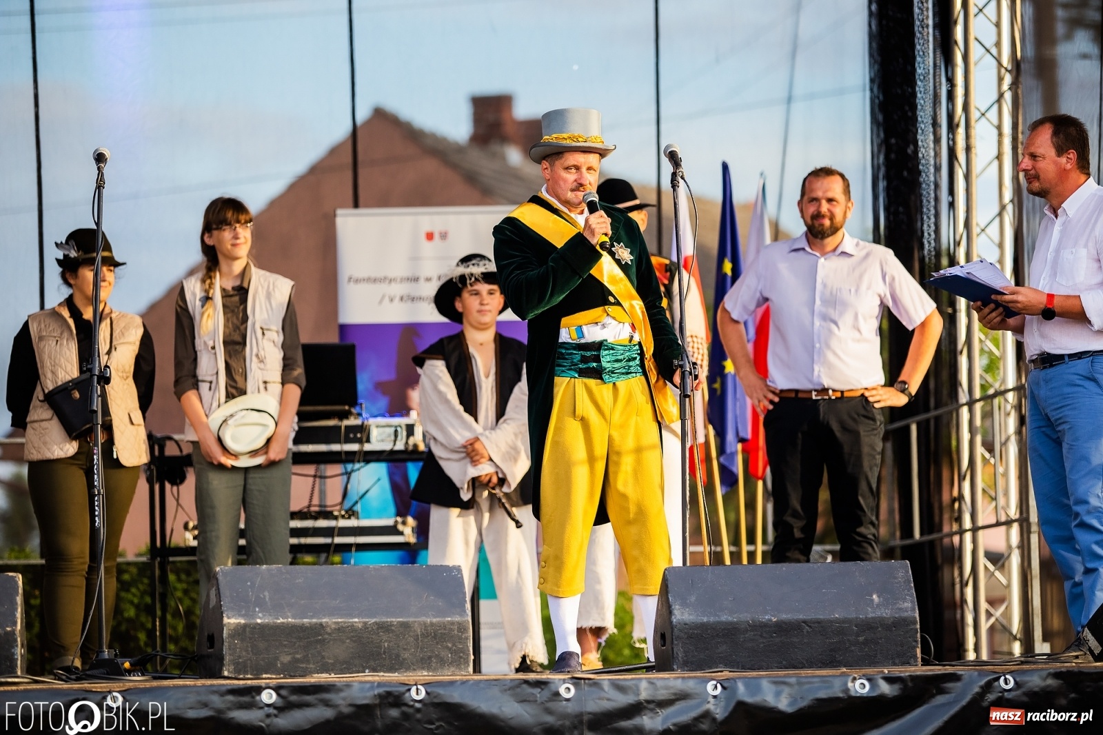 Zdjęcie w galerii na portalu naszraciborz.pl: Fantastycznie w Krzanowicach. Dwudniowe święto miasta rozpoczęte rytmami disco-polo wiadomości z regionu