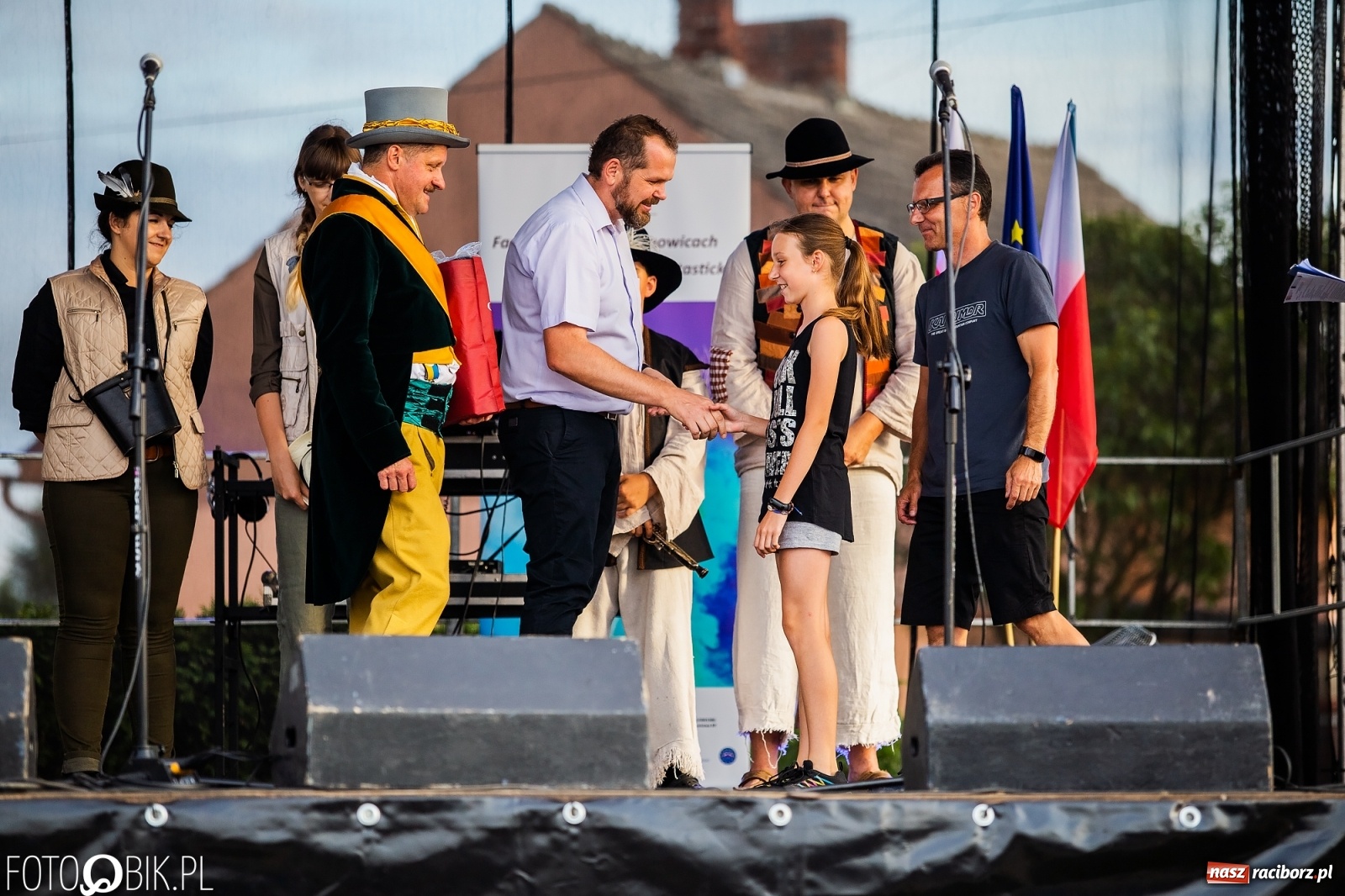 Zdjęcie w galerii na portalu naszraciborz.pl: Fantastycznie w Krzanowicach. Dwudniowe święto miasta rozpoczęte rytmami disco-polo wiadomości z regionu