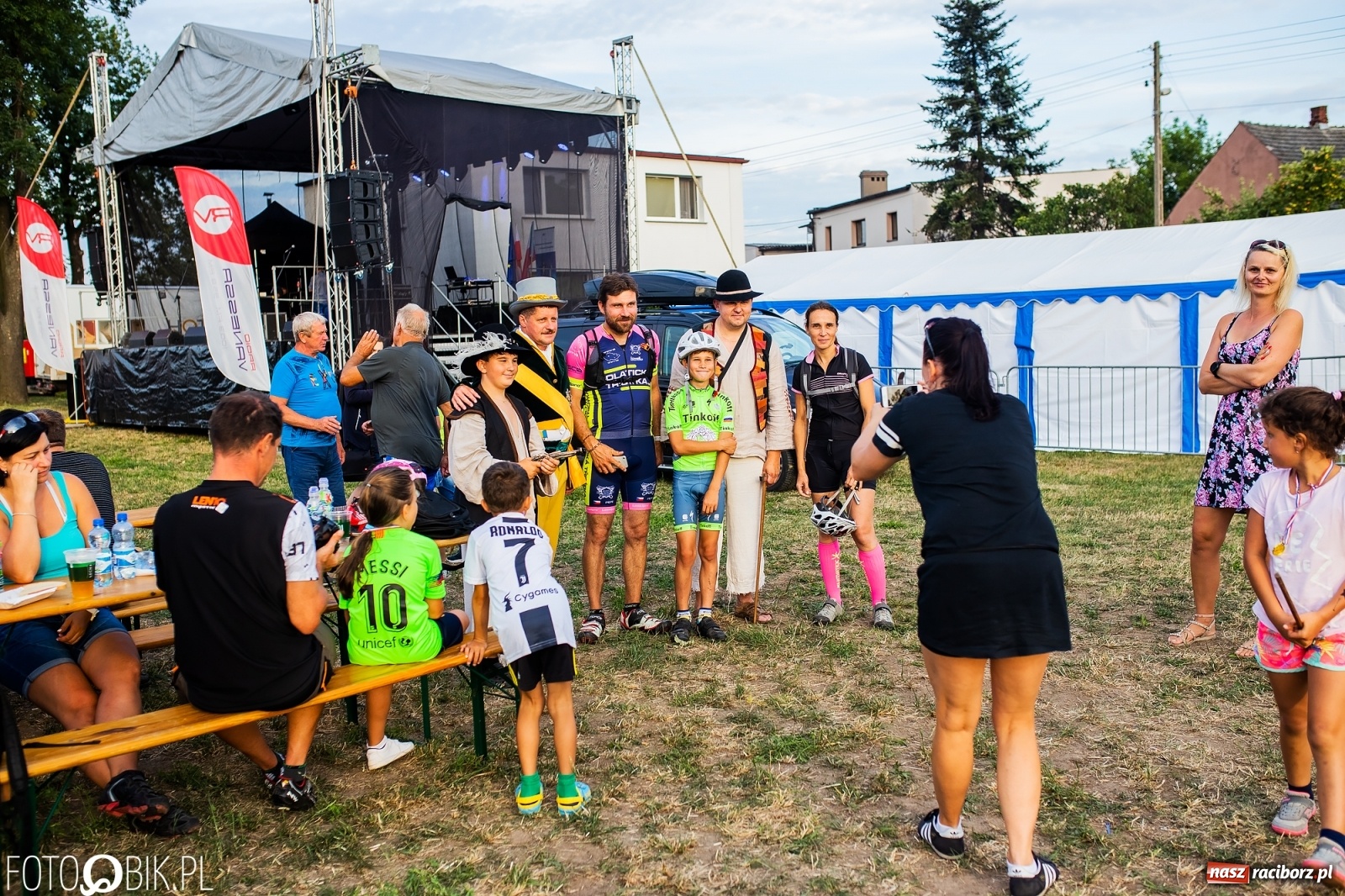 Zdjęcie w galerii na portalu naszraciborz.pl: Fantastycznie w Krzanowicach. Dwudniowe święto miasta rozpoczęte rytmami disco-polo wiadomości z regionu
