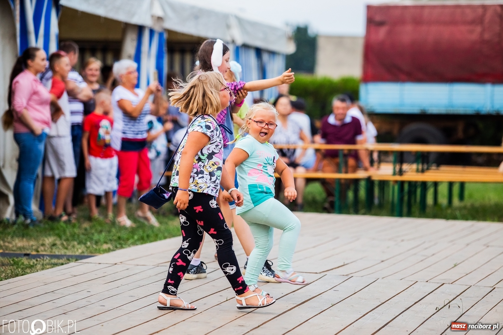 Zdjęcie w galerii na portalu naszraciborz.pl: Fantastycznie w Krzanowicach. Dwudniowe święto miasta rozpoczęte rytmami disco-polo wiadomości z regionu