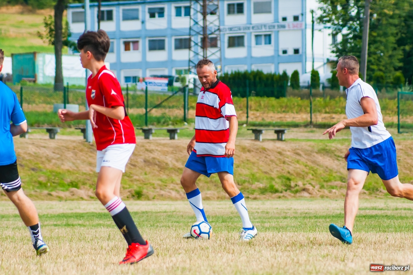 Zdjęcie w galerii na portalu naszraciborz.pl: Festynowe granie o Puchar Prezesa w Brzeziu [FOTO] wiadomości z regionu