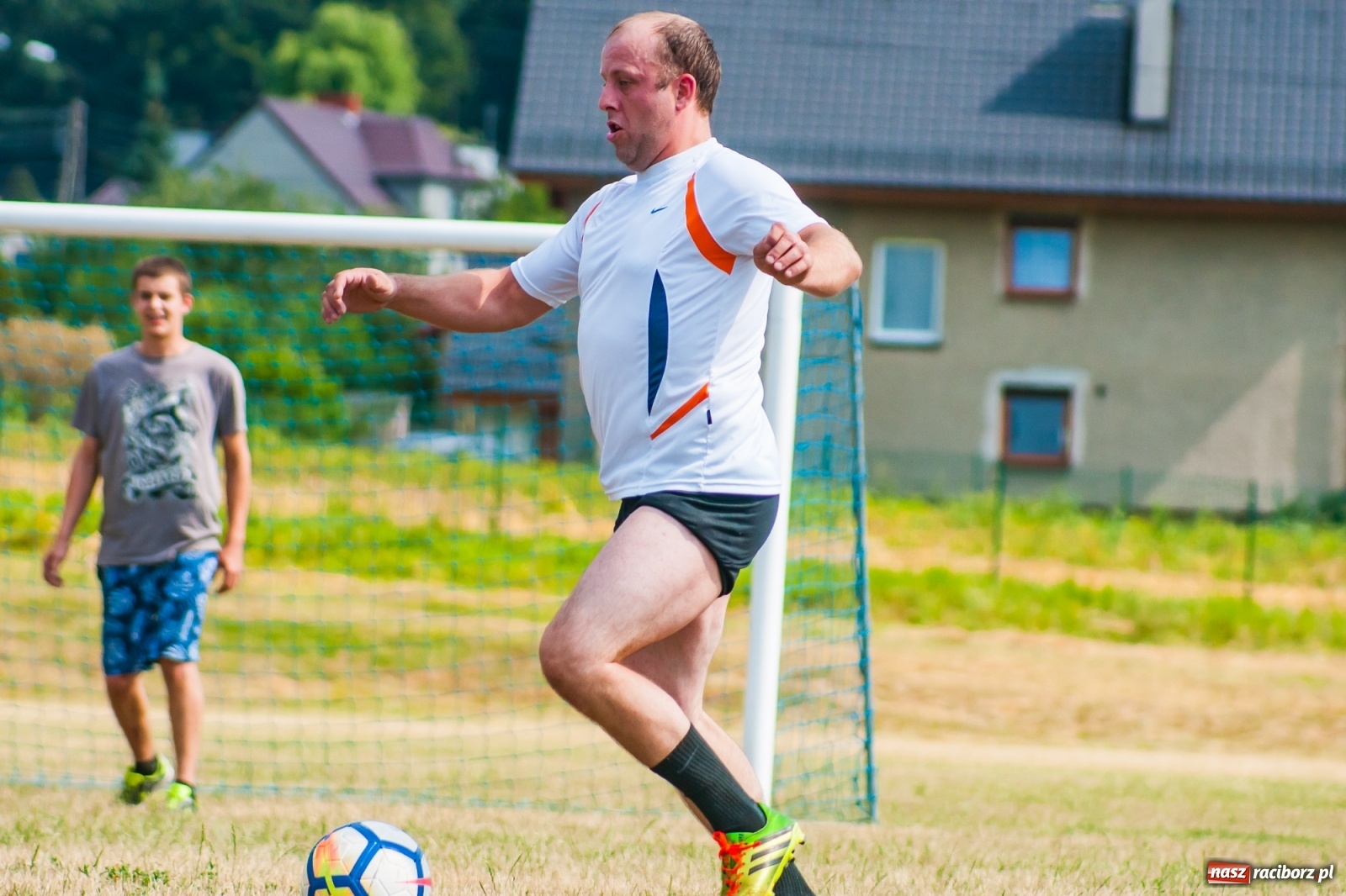 Zdjęcie w galerii na portalu naszraciborz.pl: Festynowe granie o Puchar Prezesa w Brzeziu [FOTO] wiadomości z regionu