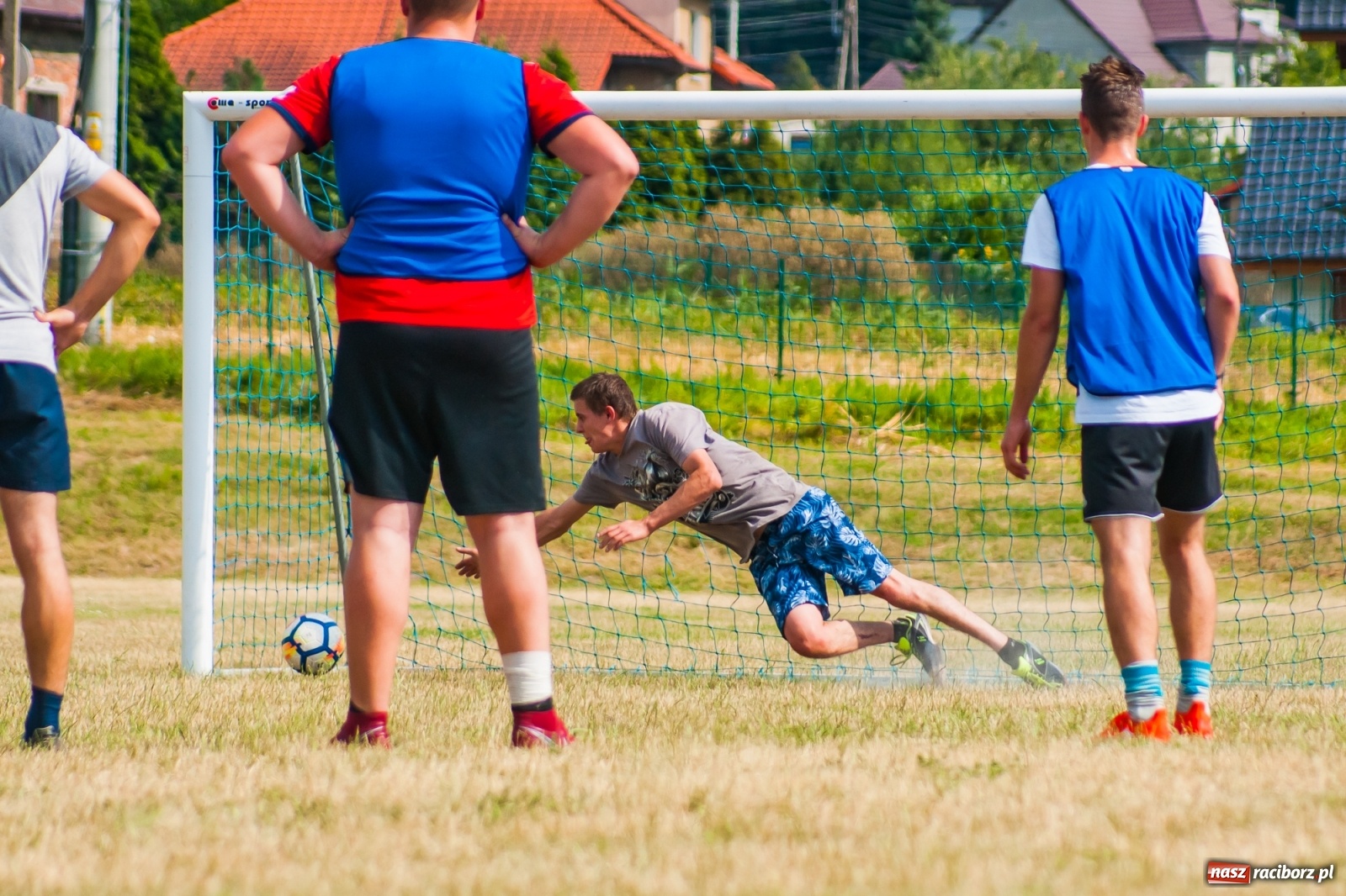 Zdjęcie w galerii na portalu naszraciborz.pl: Festynowe granie o Puchar Prezesa w Brzeziu [FOTO] wiadomości z regionu