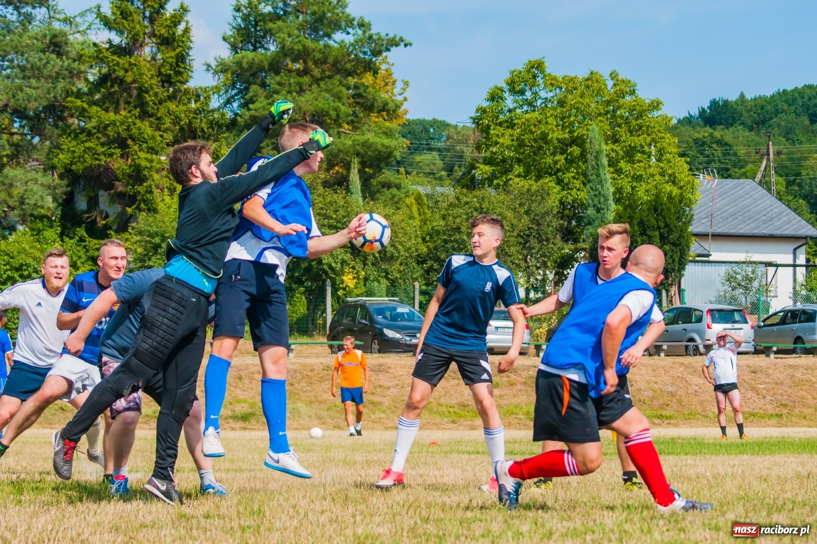 Zdjęcie w galerii na portalu naszraciborz.pl: Festynowe granie o Puchar Prezesa w Brzeziu [FOTO] wiadomości z regionu