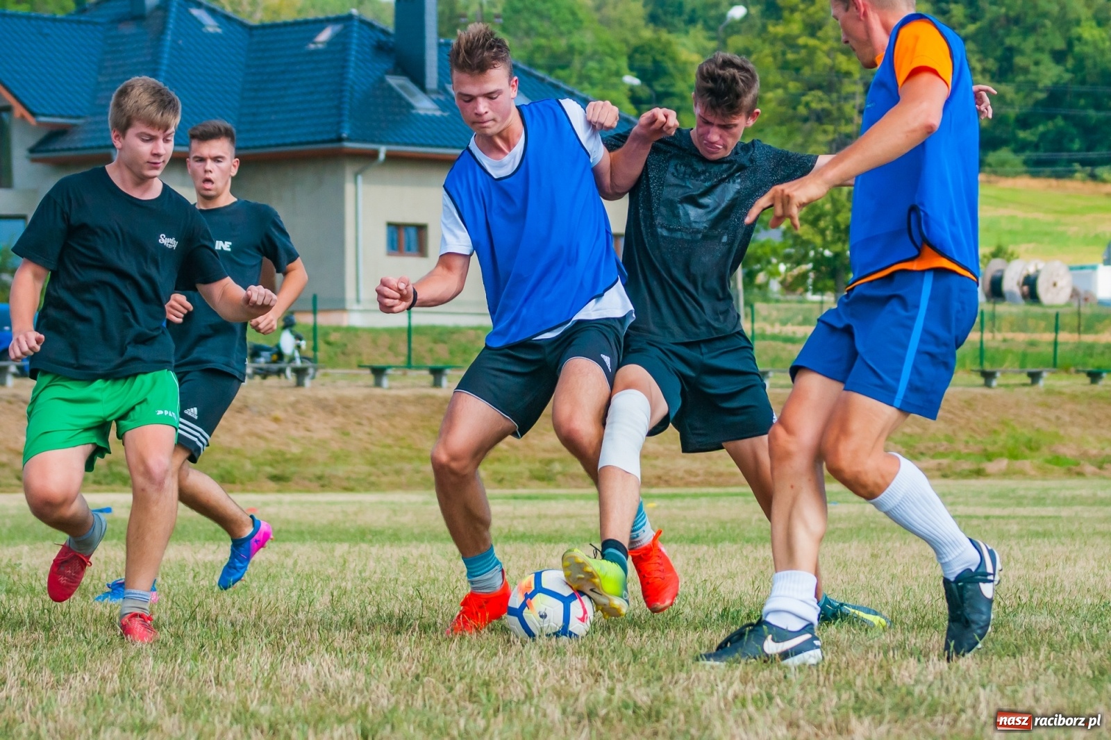 Zdjęcie w galerii na portalu naszraciborz.pl: Festynowe granie o Puchar Prezesa w Brzeziu [FOTO] wiadomości z regionu