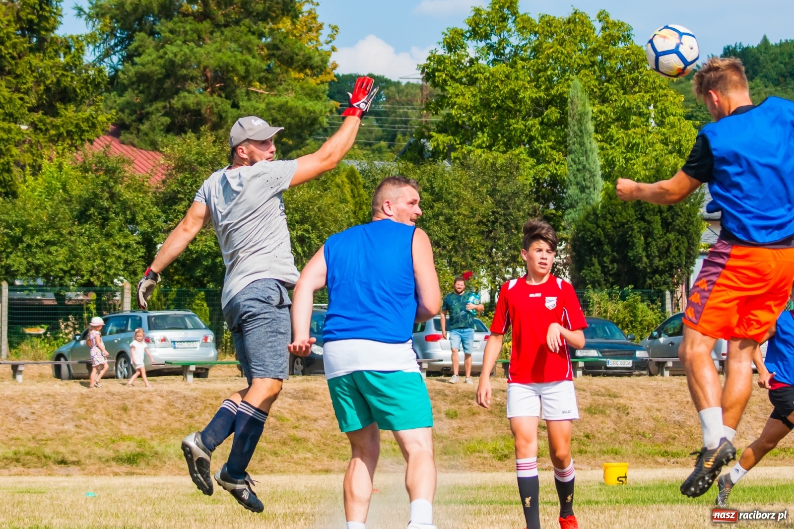Zdjęcie w galerii na portalu naszraciborz.pl: Festynowe granie o Puchar Prezesa w Brzeziu [FOTO] wiadomości z regionu