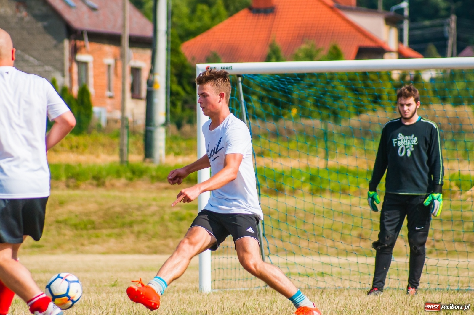 Zdjęcie w galerii na portalu naszraciborz.pl: Festynowe granie o Puchar Prezesa w Brzeziu [FOTO] wiadomości z regionu