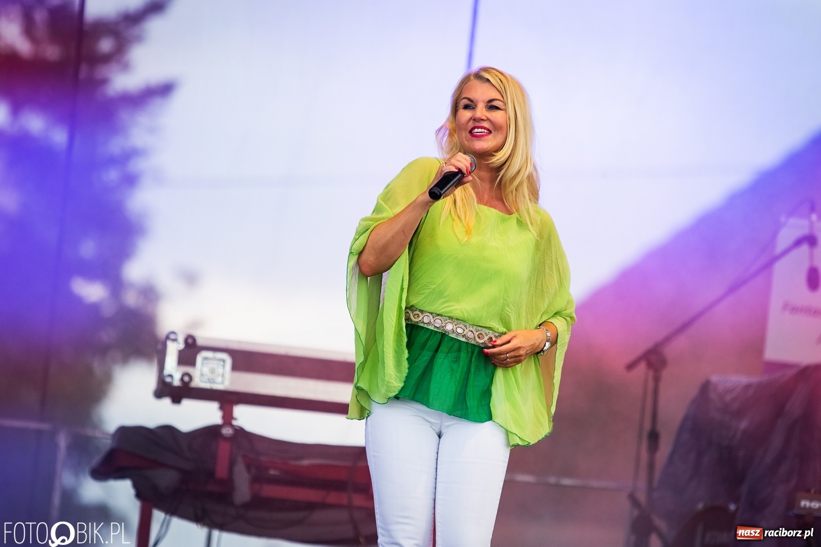 Zdjęcie w galerii na portalu naszraciborz.pl: Drugi dzień obchodów dni Krzanowic. Gwiazdą wieczoru zespół Frele wiadomości z regionu