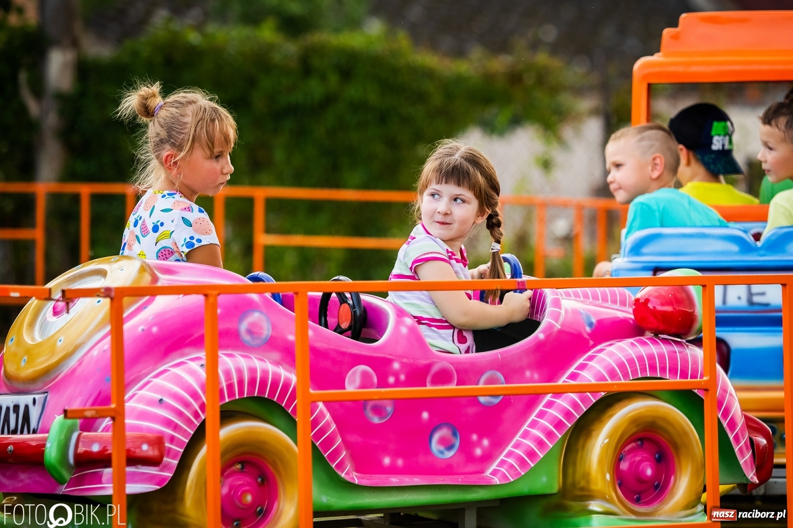 Zdjęcie w galerii na portalu naszraciborz.pl: Drugi dzień obchodów dni Krzanowic. Gwiazdą wieczoru zespół Frele wiadomości z regionu