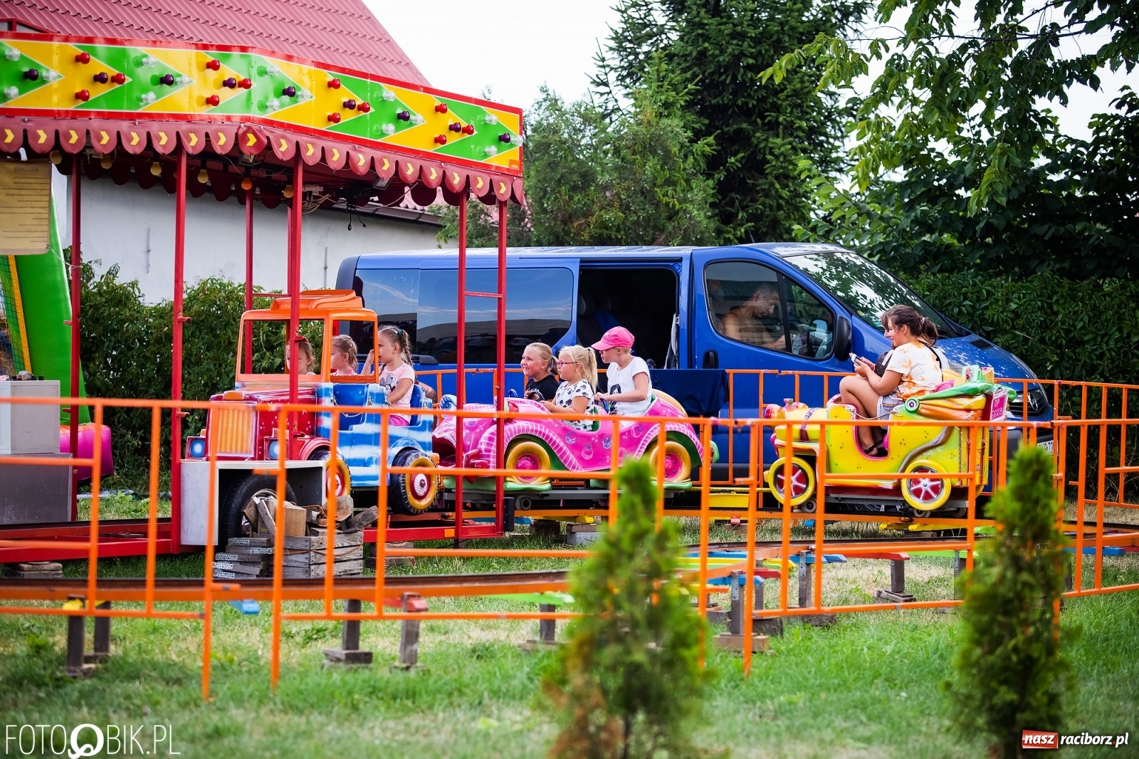 Zdjęcie w galerii na portalu naszraciborz.pl: Drugi dzień obchodów dni Krzanowic. Gwiazdą wieczoru zespół Frele wiadomości z regionu