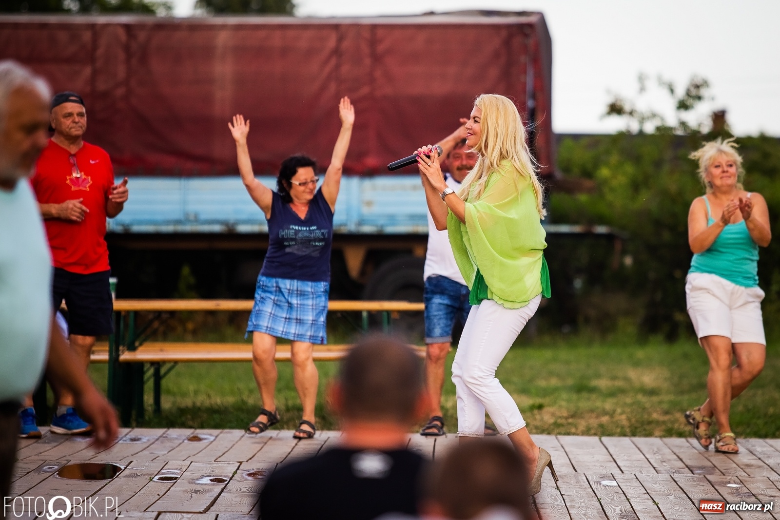 Zdjęcie w galerii na portalu naszraciborz.pl: Drugi dzień obchodów dni Krzanowic. Gwiazdą wieczoru zespół Frele wiadomości z regionu