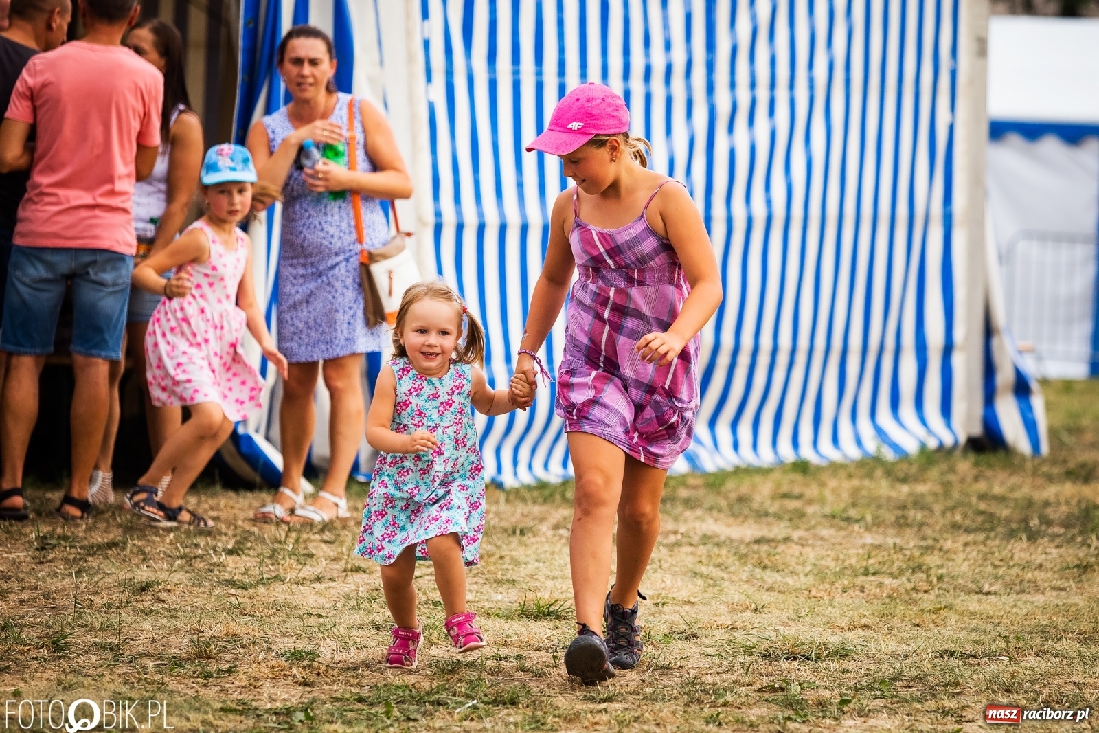 Zdjęcie w galerii na portalu naszraciborz.pl: Drugi dzień obchodów dni Krzanowic. Gwiazdą wieczoru zespół Frele wiadomości z regionu