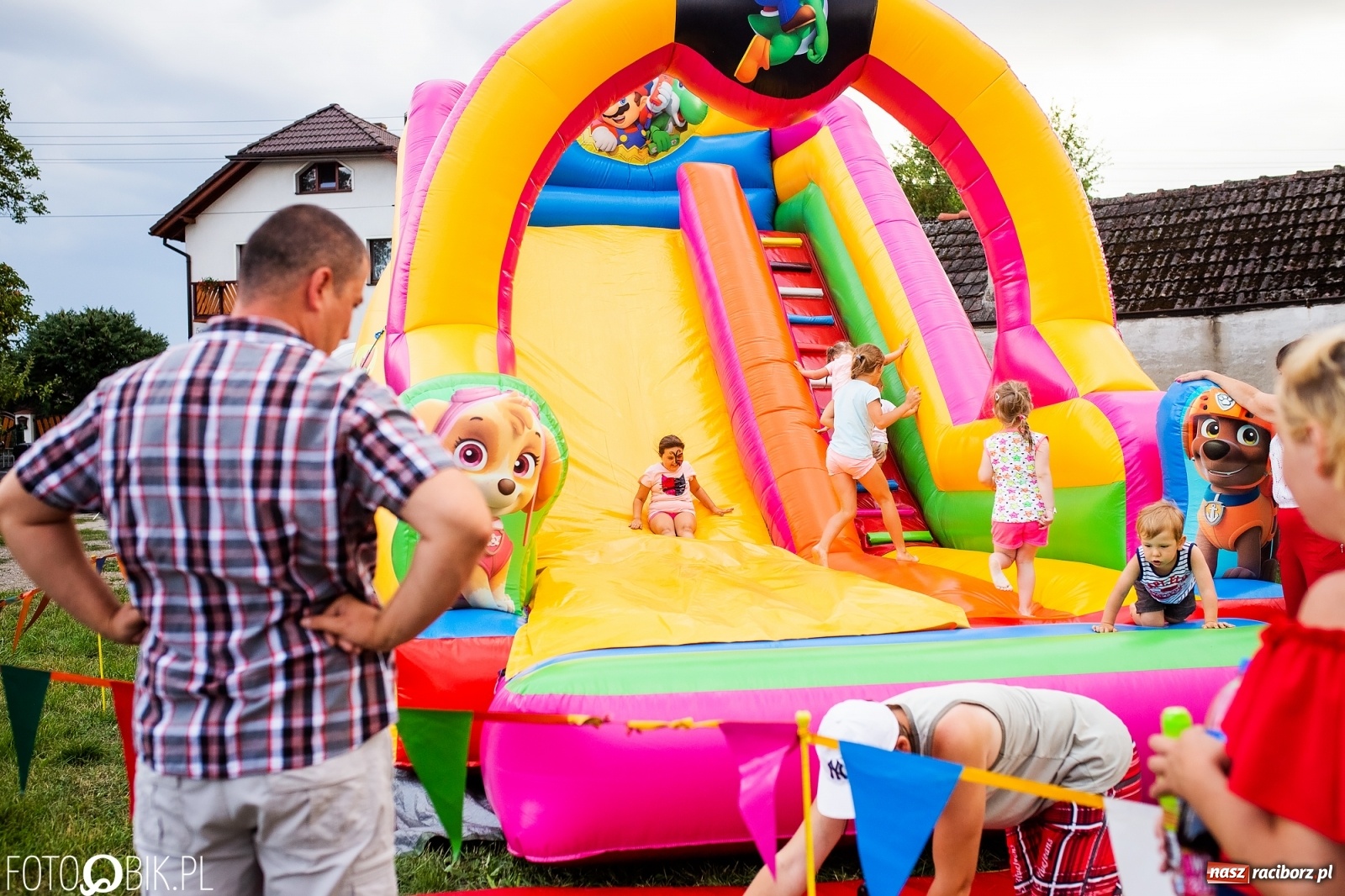 Zdjęcie w galerii na portalu naszraciborz.pl: Drugi dzień obchodów dni Krzanowic. Gwiazdą wieczoru zespół Frele wiadomości z regionu