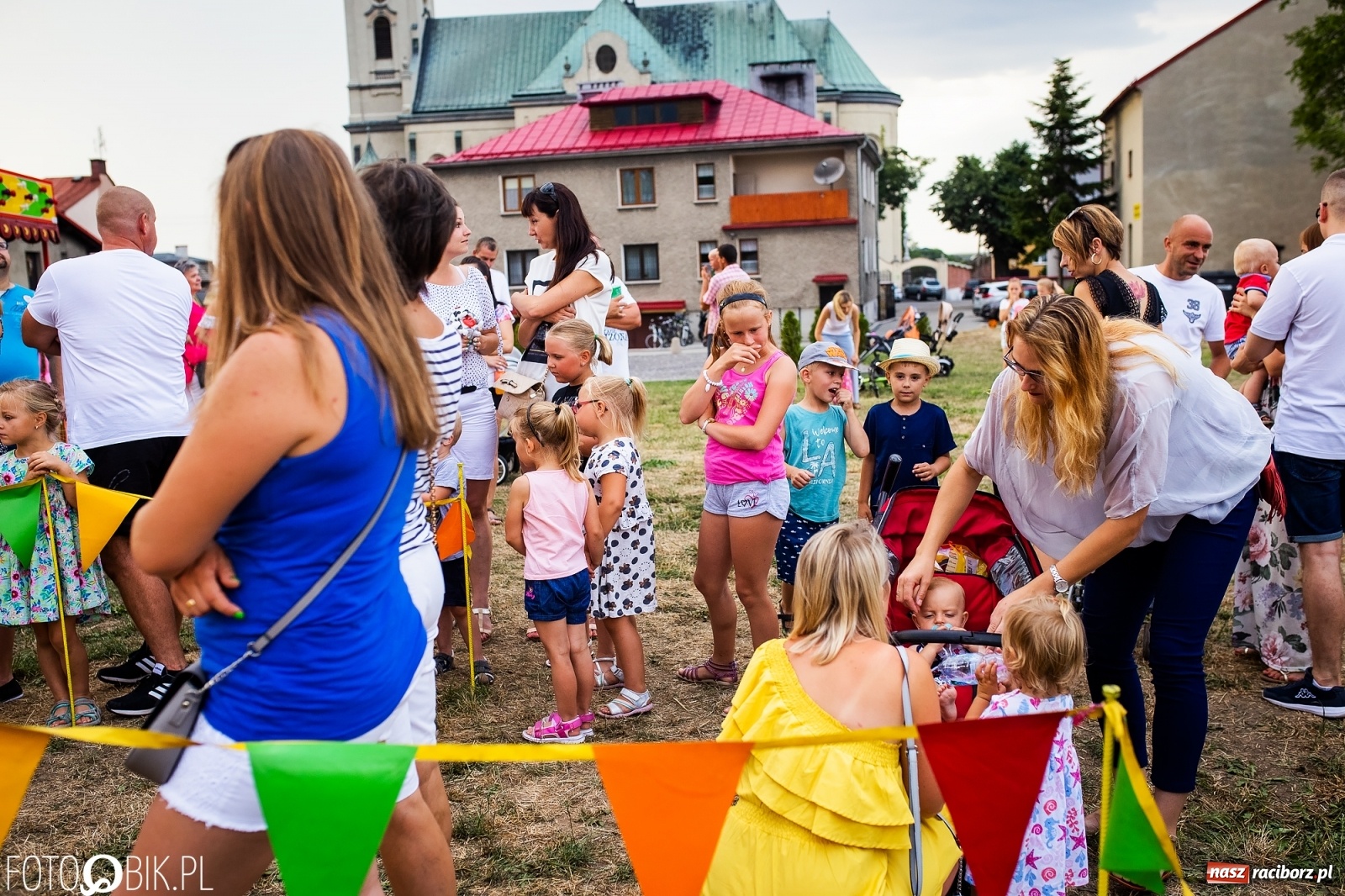 Zdjęcie w galerii na portalu naszraciborz.pl: Drugi dzień obchodów dni Krzanowic. Gwiazdą wieczoru zespół Frele wiadomości z regionu