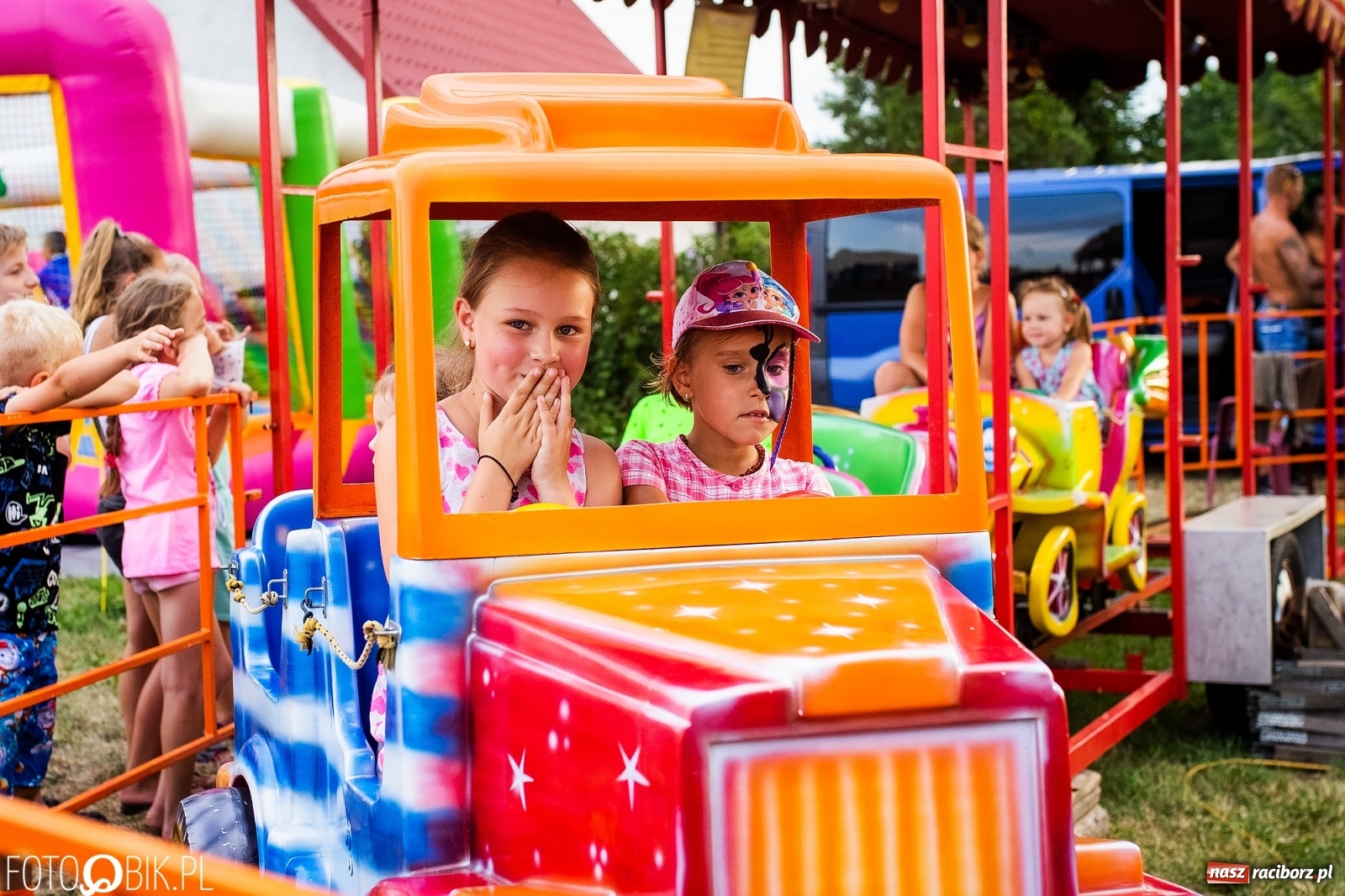 Zdjęcie w galerii na portalu naszraciborz.pl: Drugi dzień obchodów dni Krzanowic. Gwiazdą wieczoru zespół Frele wiadomości z regionu