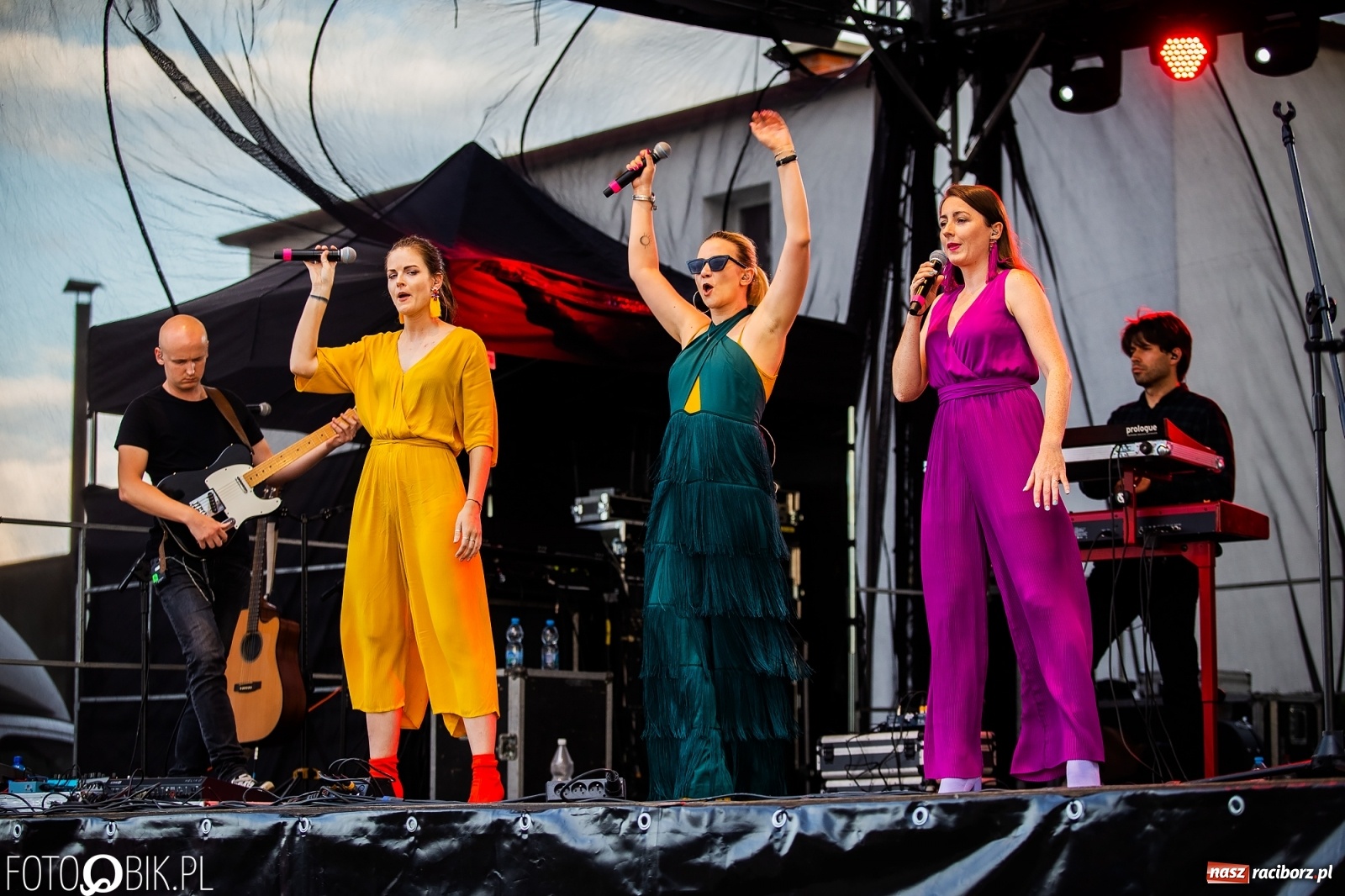 Zdjęcie w galerii na portalu naszraciborz.pl: Drugi dzień obchodów dni Krzanowic. Gwiazdą wieczoru zespół Frele wiadomości z regionu