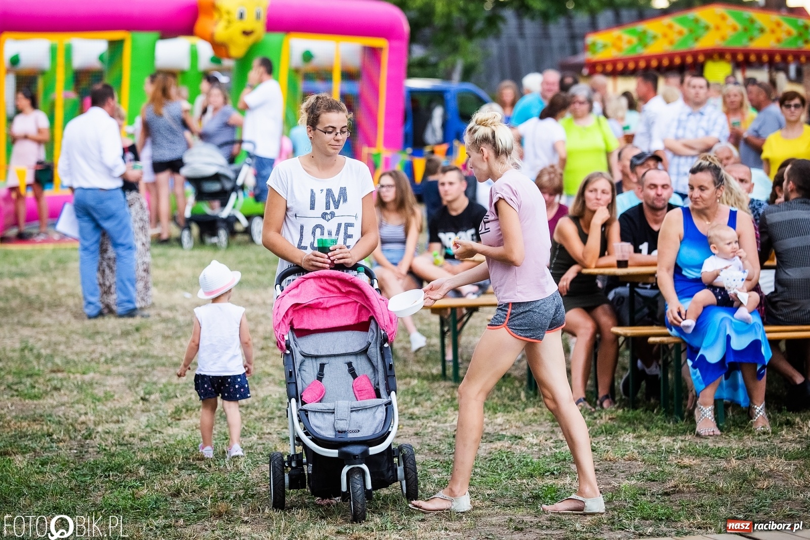 Zdjęcie w galerii na portalu naszraciborz.pl: Drugi dzień obchodów dni Krzanowic. Gwiazdą wieczoru zespół Frele wiadomości z regionu