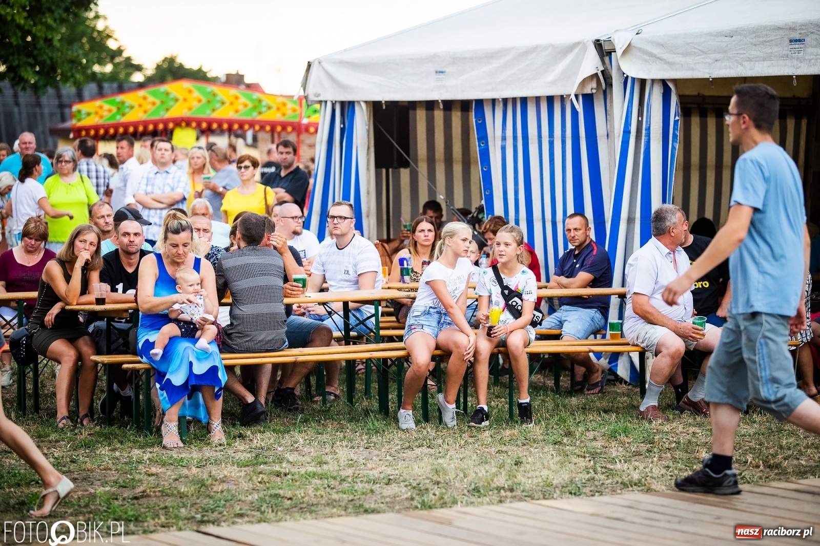 Zdjęcie w galerii na portalu naszraciborz.pl: Drugi dzień obchodów dni Krzanowic. Gwiazdą wieczoru zespół Frele wiadomości z regionu