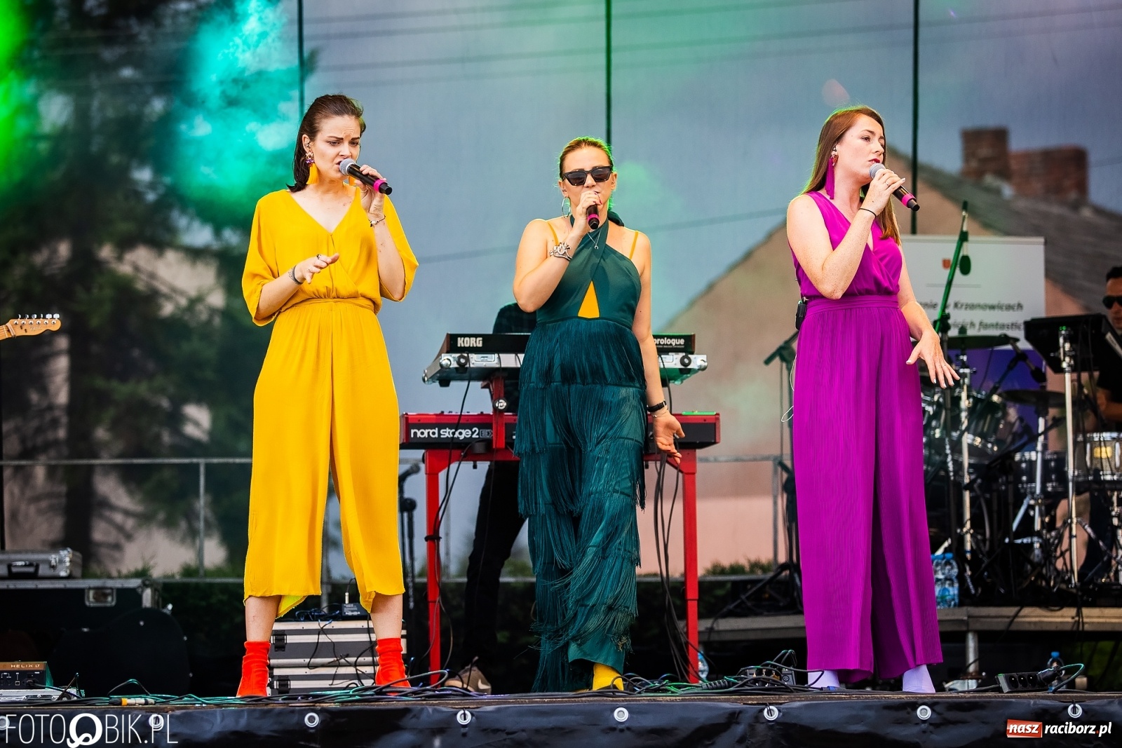 Zdjęcie w galerii na portalu naszraciborz.pl: Drugi dzień obchodów dni Krzanowic. Gwiazdą wieczoru zespół Frele wiadomości z regionu