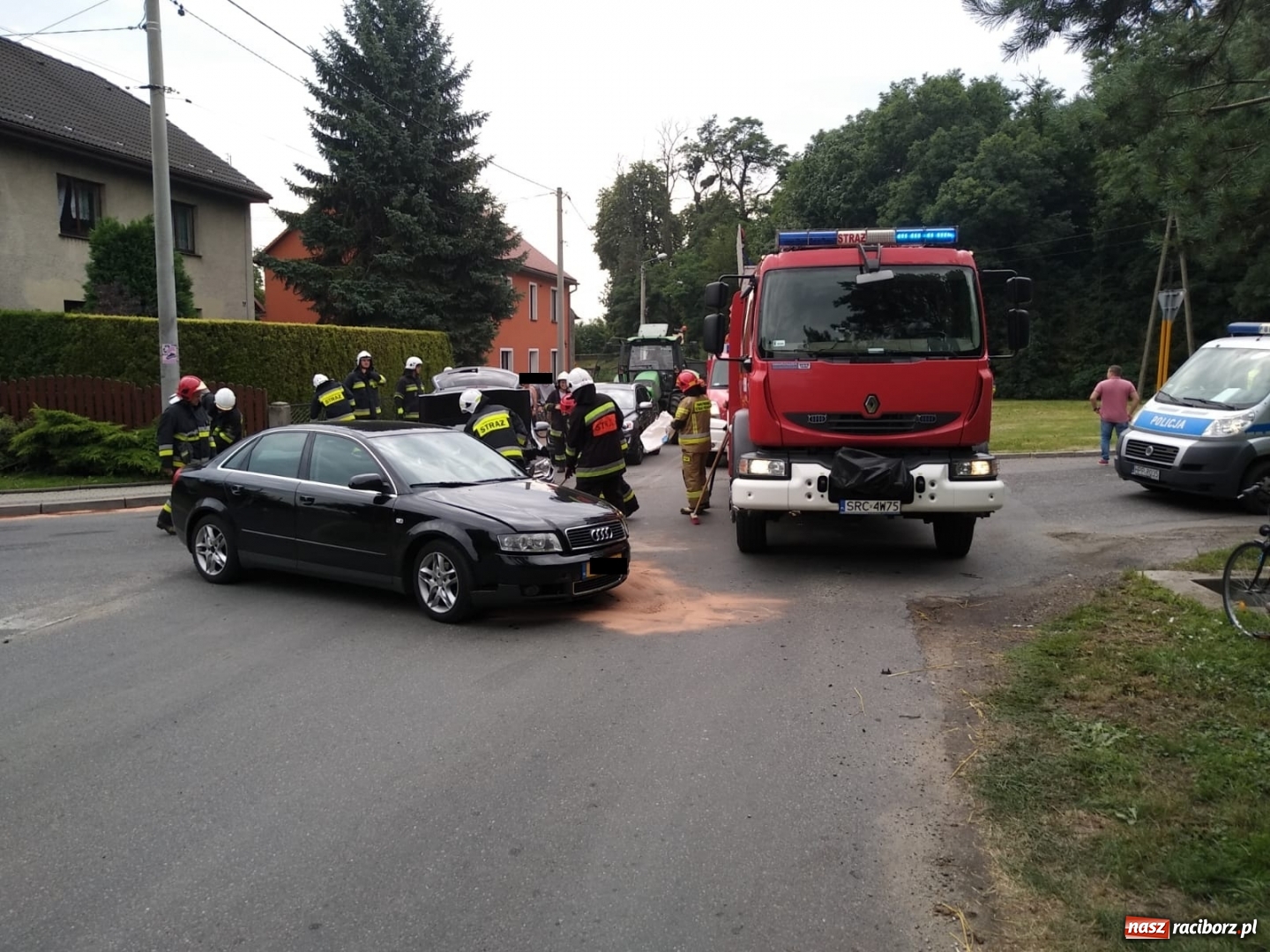 Zdjęcie w galerii na portalu naszraciborz.pl: Audi i volkswagen zderzyły się w Pawłowie [FOTO] wiadomości z regionu