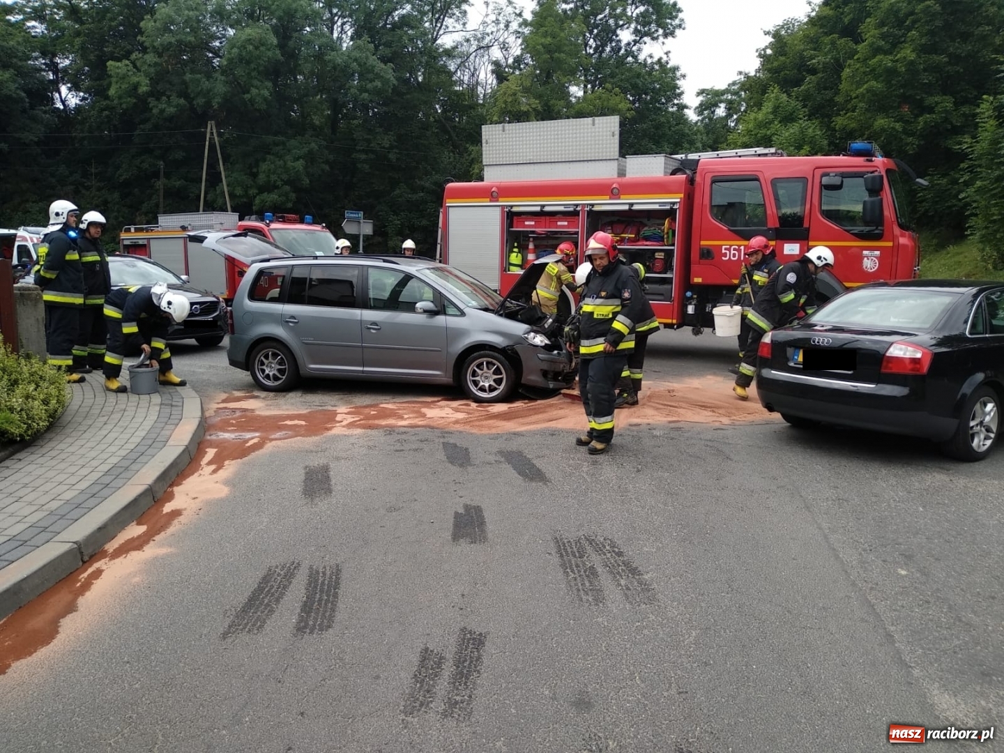 Zdjęcie w galerii na portalu naszraciborz.pl: Audi i volkswagen zderzyły się w Pawłowie [FOTO] wiadomości z regionu