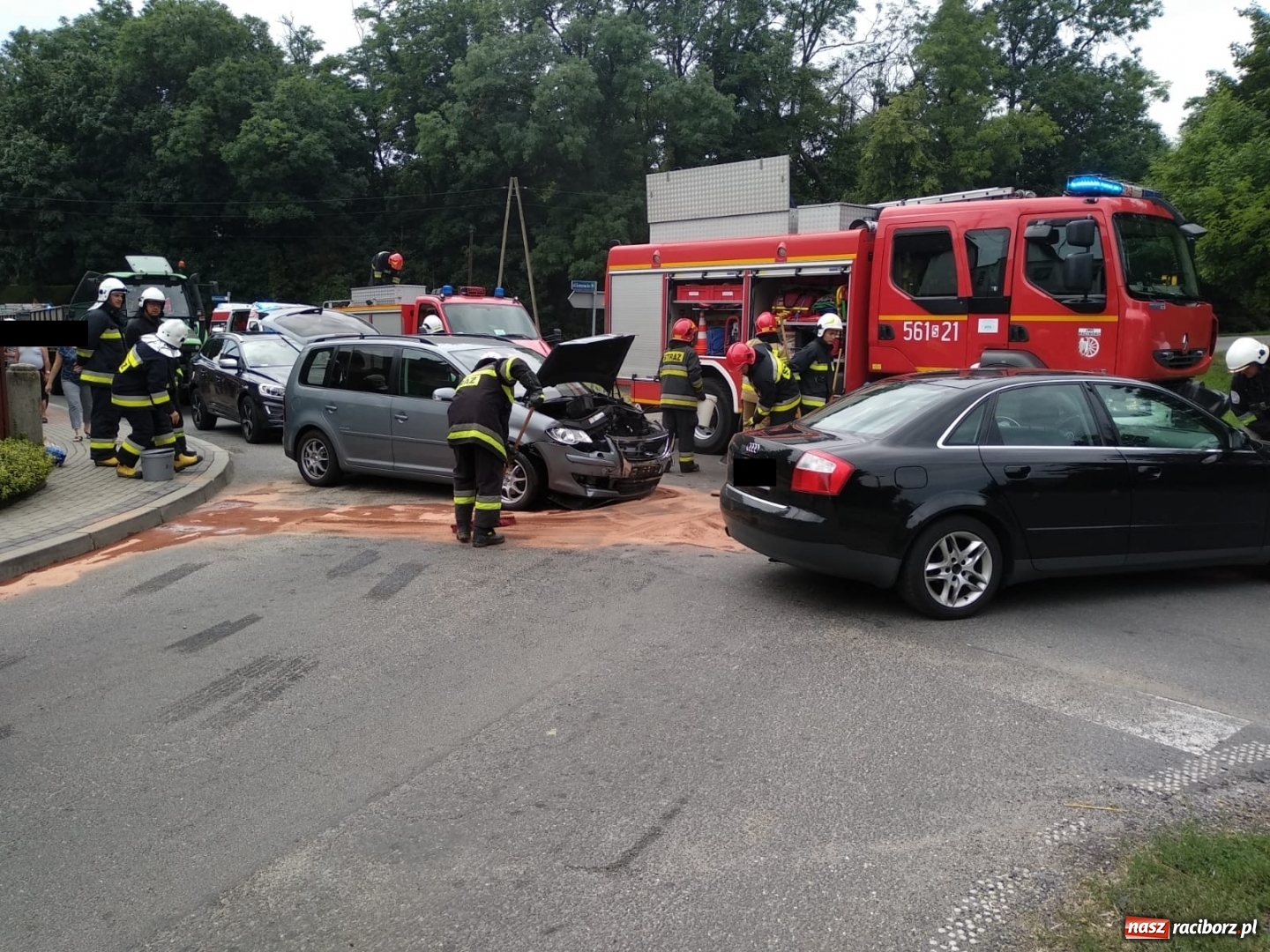 Zdjęcie w galerii na portalu naszraciborz.pl: Audi i volkswagen zderzyły się w Pawłowie [FOTO] wiadomości z regionu