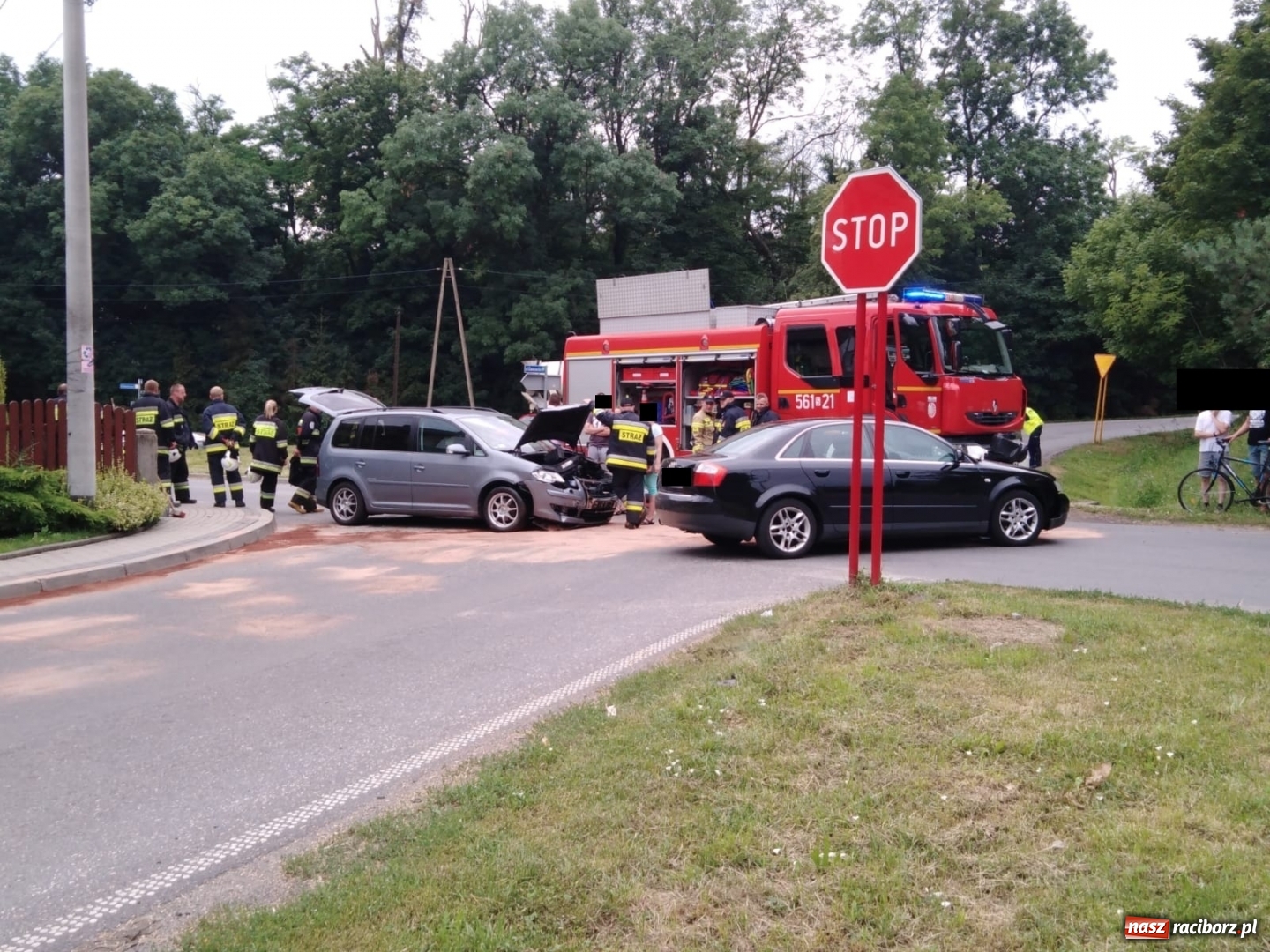 Zdjęcie w galerii na portalu naszraciborz.pl: Audi i volkswagen zderzyły się w Pawłowie [FOTO] wiadomości z regionu