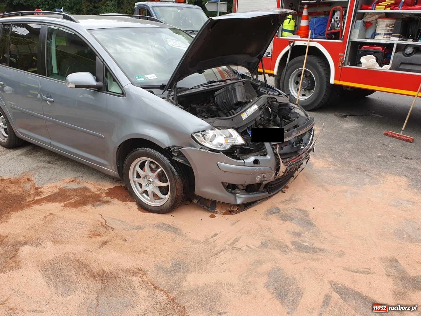 Zdjęcie w galerii na portalu naszraciborz.pl: Audi i volkswagen zderzyły się w Pawłowie [FOTO] wiadomości z regionu