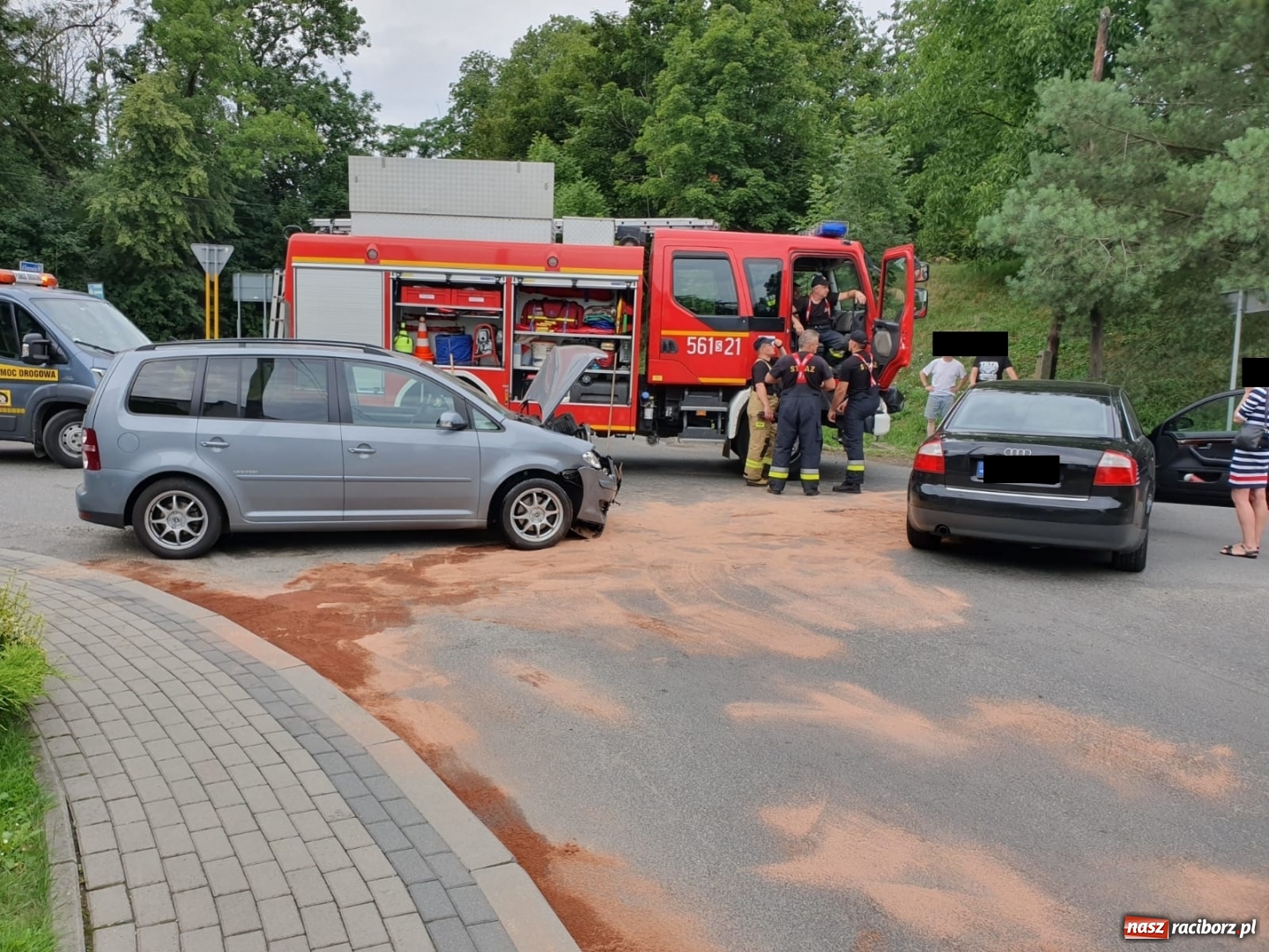 Zdjęcie w galerii na portalu naszraciborz.pl: Audi i volkswagen zderzyły się w Pawłowie [FOTO] wiadomości z regionu