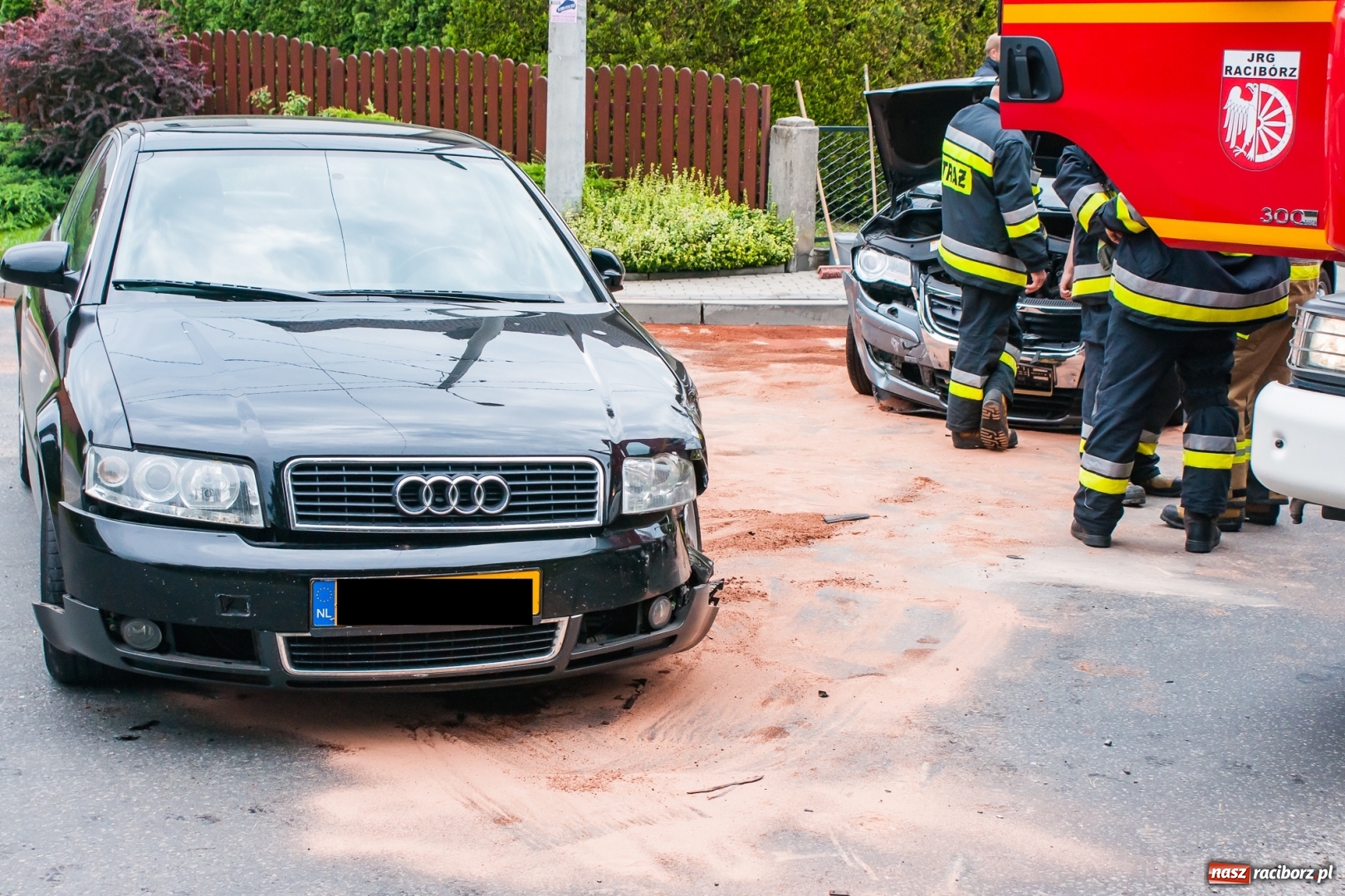 Zdjęcie w galerii na portalu naszraciborz.pl: Audi i volkswagen zderzyły się w Pawłowie [FOTO] wiadomości z regionu