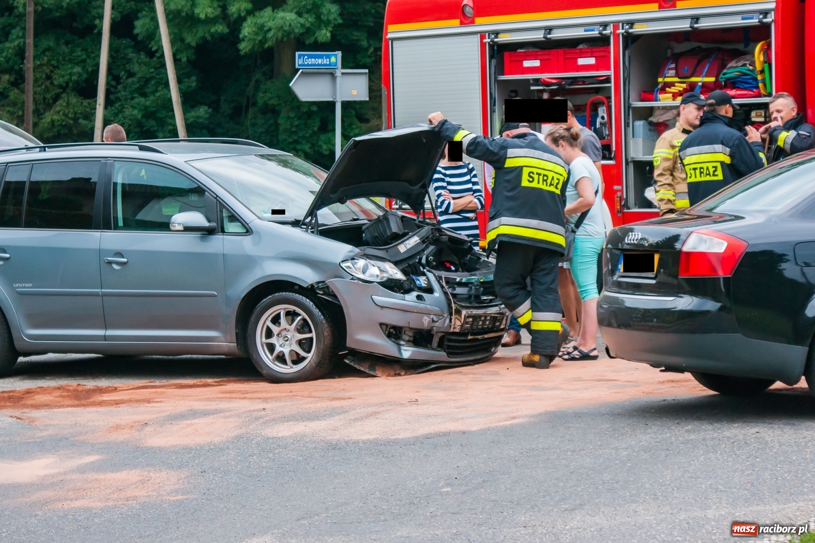 Zdjęcie w galerii na portalu naszraciborz.pl: Audi i volkswagen zderzyły się w Pawłowie [FOTO] wiadomości z regionu