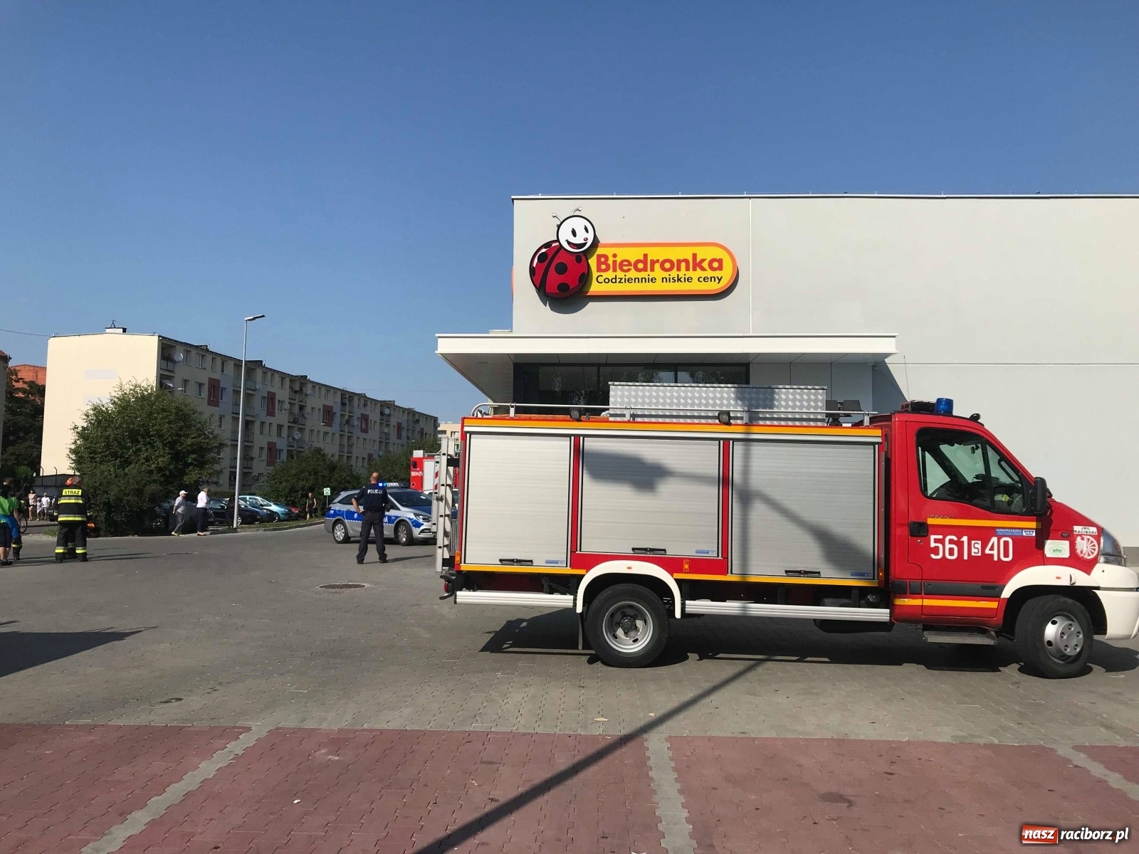 Zdjęcie w galerii na portalu naszraciborz.pl: Ewakuacja marketu przy ulicy Pracy [FOTO]  wiadomości z regionu