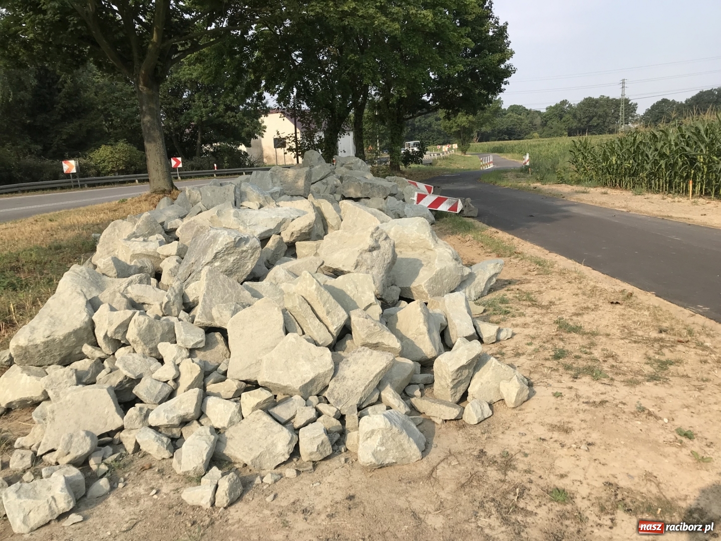 Zdjęcie w galerii na portalu naszraciborz.pl: Urząd ujawnił, ile zapłaci za kamienie przy ścieżce rowerowej  wiadomości z regionu
