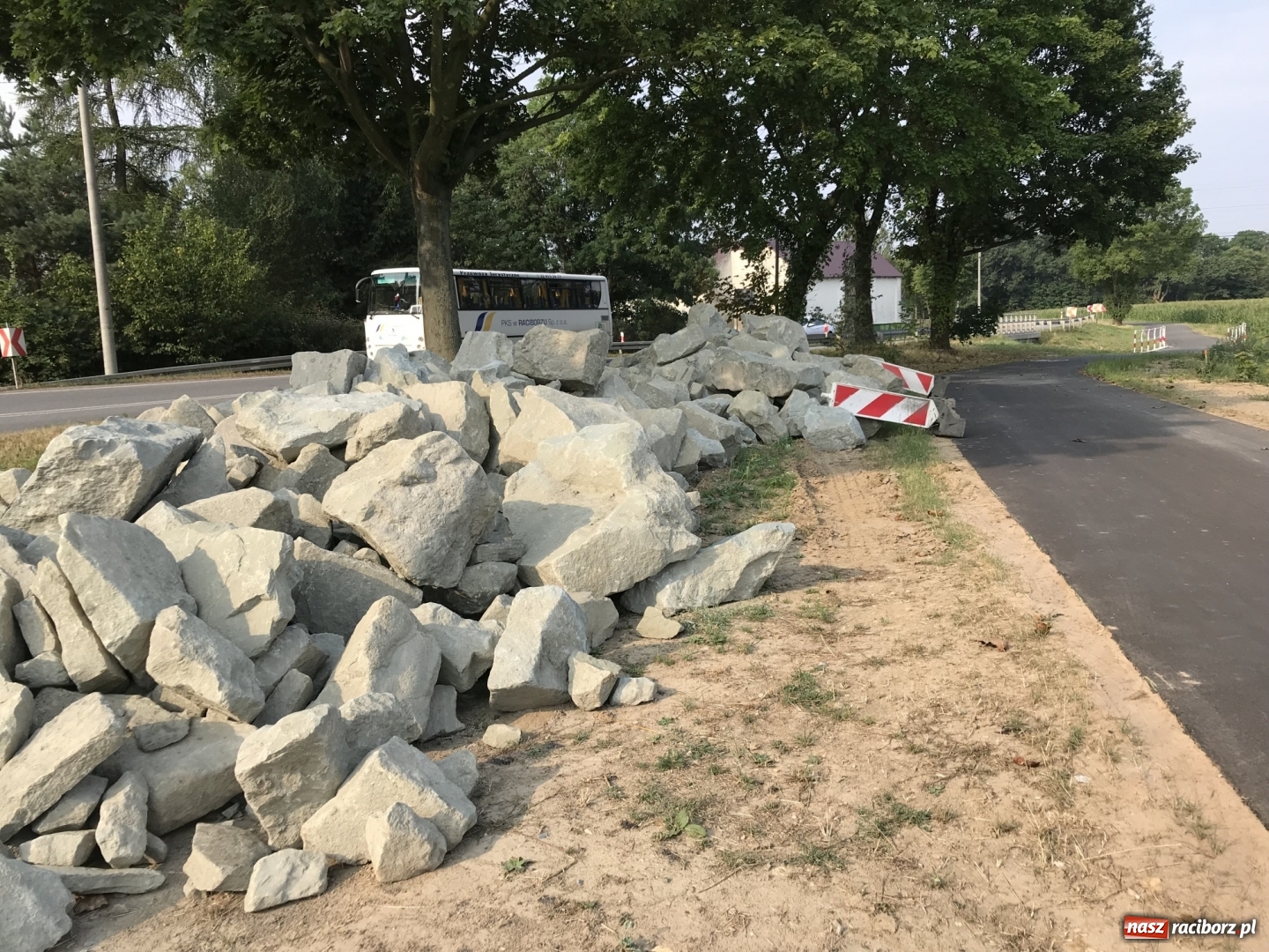 Zdjęcie w galerii na portalu naszraciborz.pl: Urząd ujawnił, ile zapłaci za kamienie przy ścieżce rowerowej  wiadomości z regionu