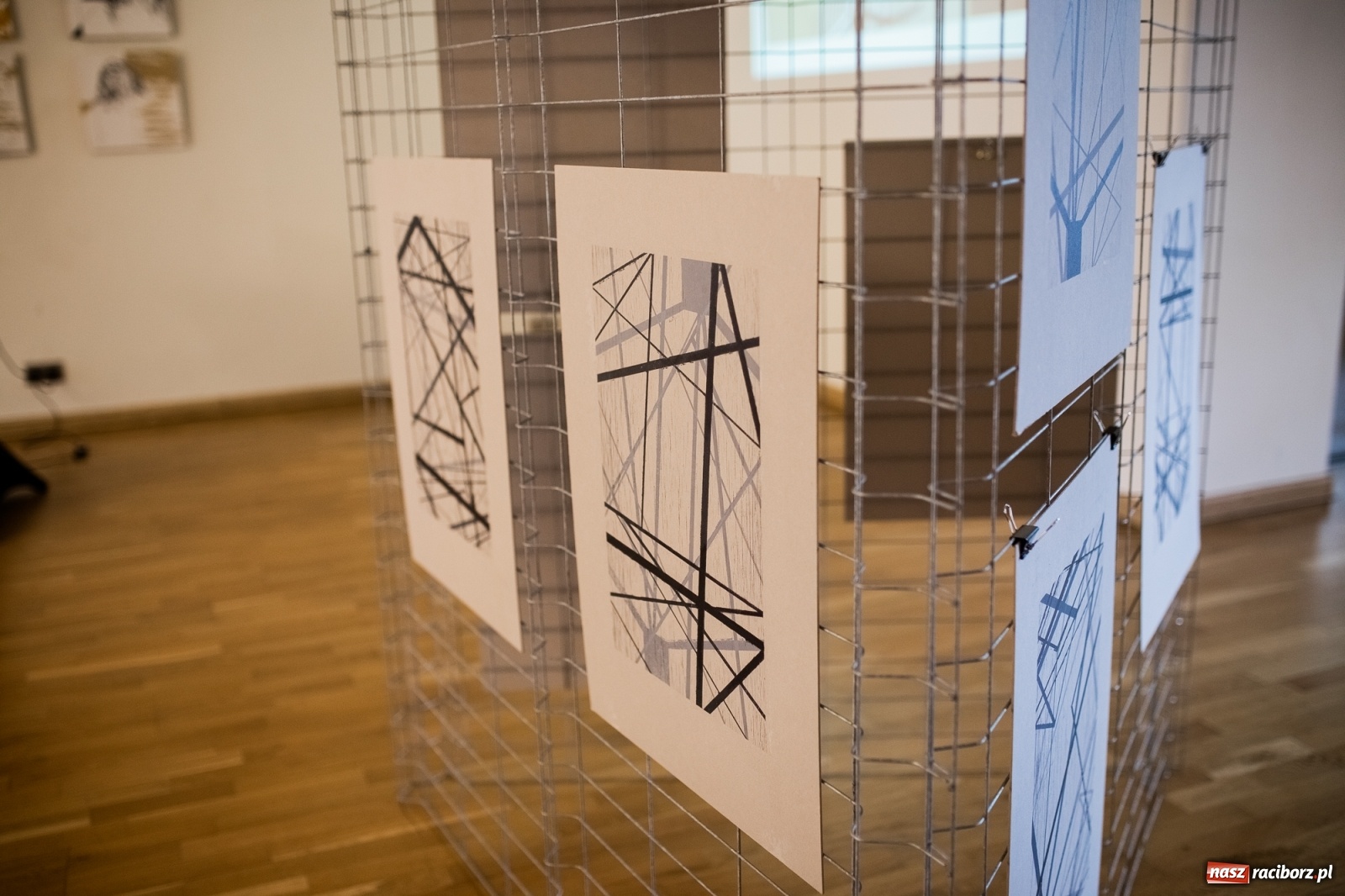 Zdjęcie w galerii na portalu naszraciborz.pl: Finisaż wystawy dyplomów artystycznych absolwentów PWSZ wiadomości z regionu