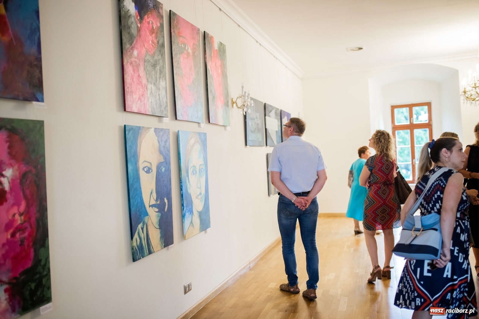 Zdjęcie w galerii na portalu naszraciborz.pl: Finisaż wystawy dyplomów artystycznych absolwentów PWSZ wiadomości z regionu