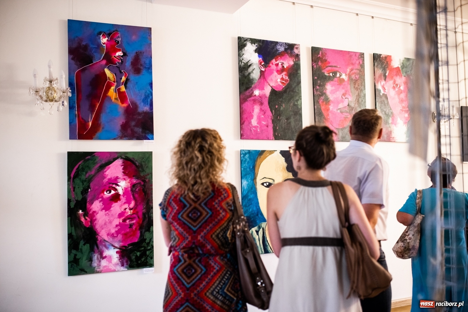 Zdjęcie w galerii na portalu naszraciborz.pl: Finisaż wystawy dyplomów artystycznych absolwentów PWSZ wiadomości z regionu