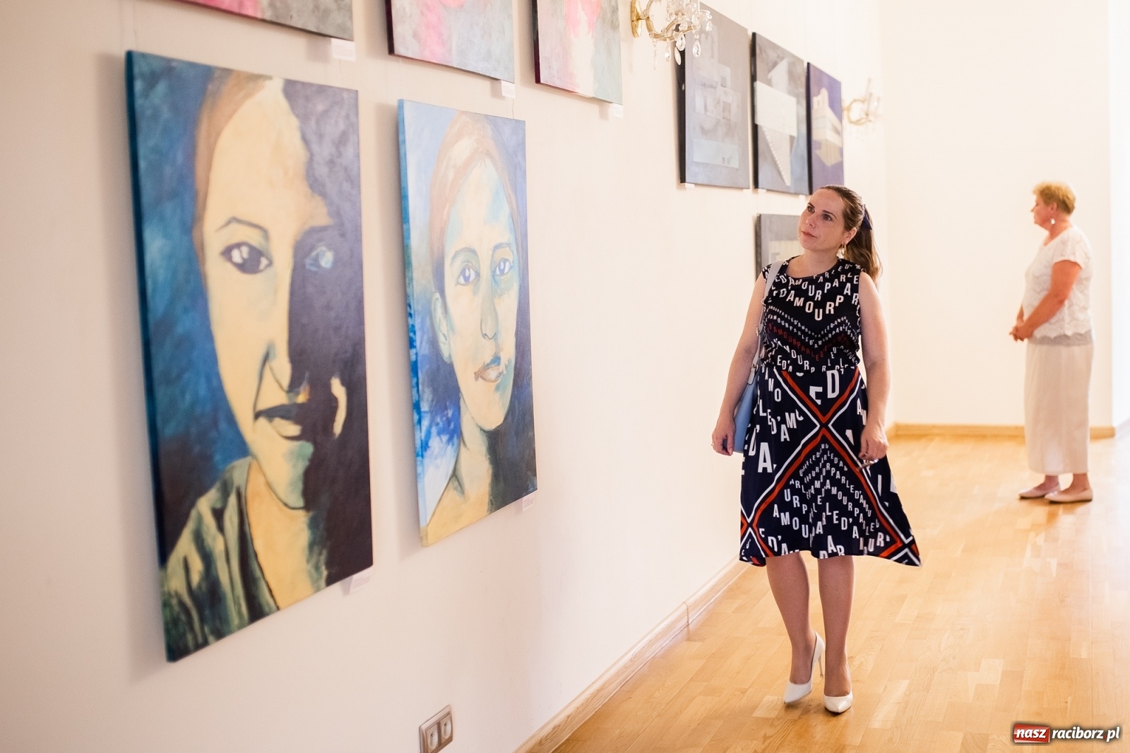 Zdjęcie w galerii na portalu naszraciborz.pl: Finisaż wystawy dyplomów artystycznych absolwentów PWSZ wiadomości z regionu