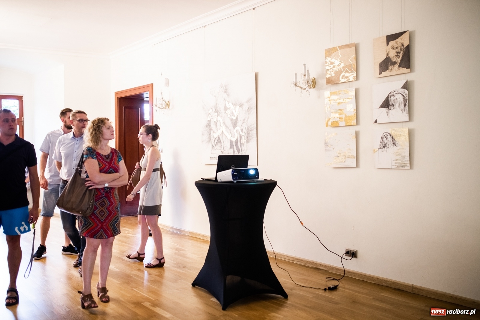 Zdjęcie w galerii na portalu naszraciborz.pl: Finisaż wystawy dyplomów artystycznych absolwentów PWSZ wiadomości z regionu