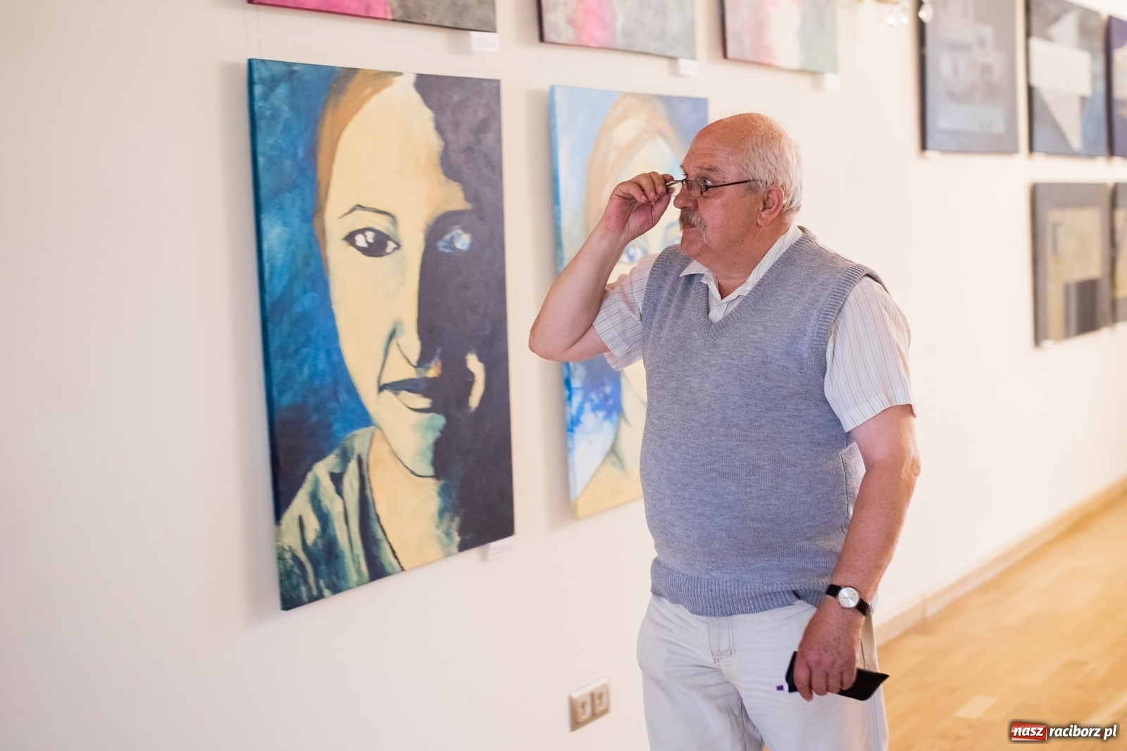 Zdjęcie w galerii na portalu naszraciborz.pl: Finisaż wystawy dyplomów artystycznych absolwentów PWSZ wiadomości z regionu