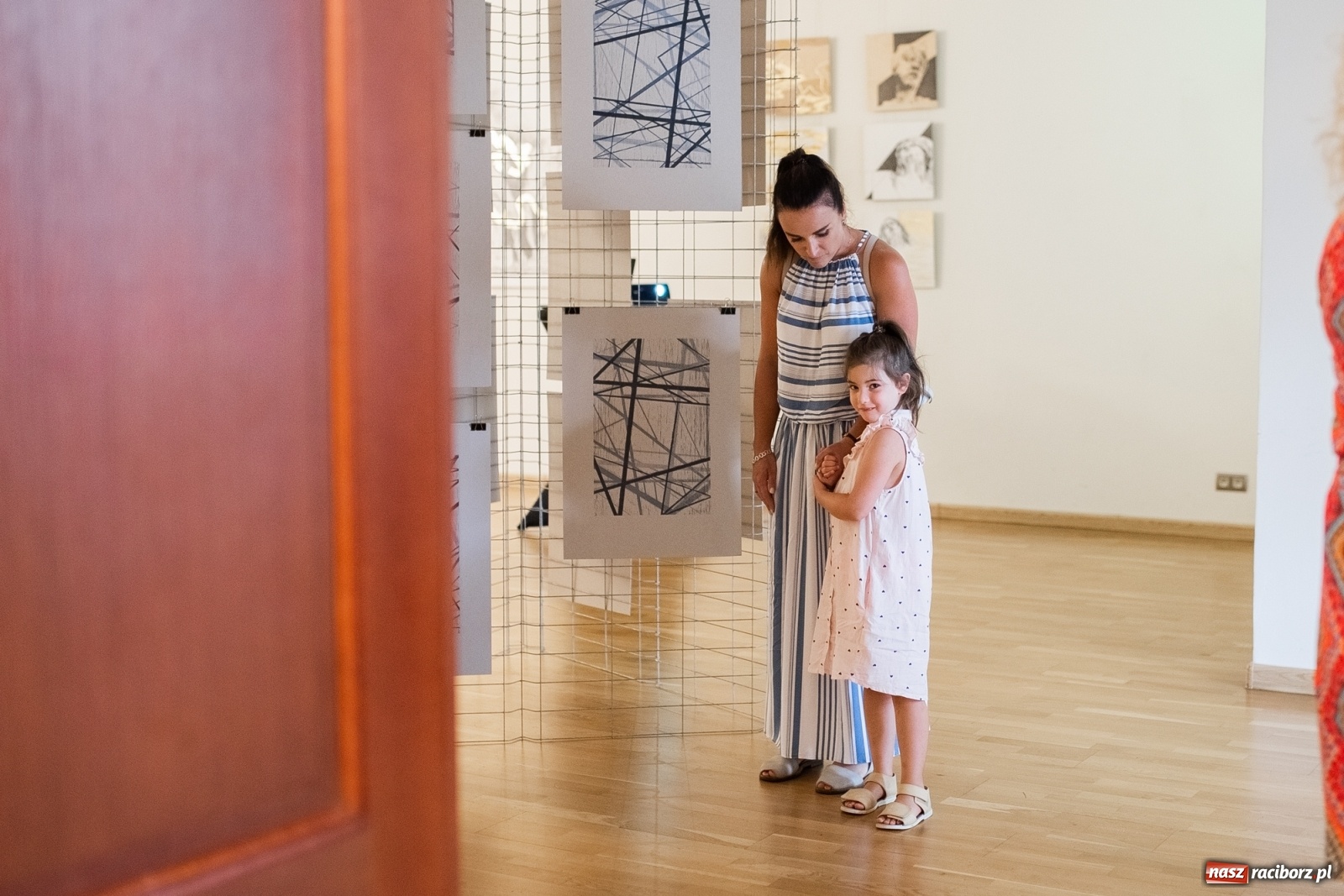 Zdjęcie w galerii na portalu naszraciborz.pl: Finisaż wystawy dyplomów artystycznych absolwentów PWSZ wiadomości z regionu