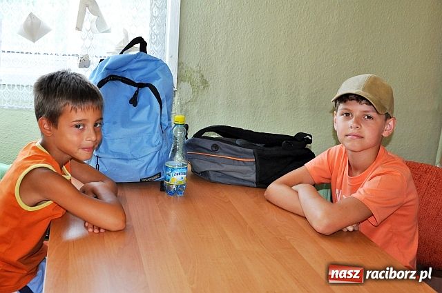 Zdjęcie w galerii na portalu naszraciborz.pl: Odciągają od komputerów wiadomości z regionu