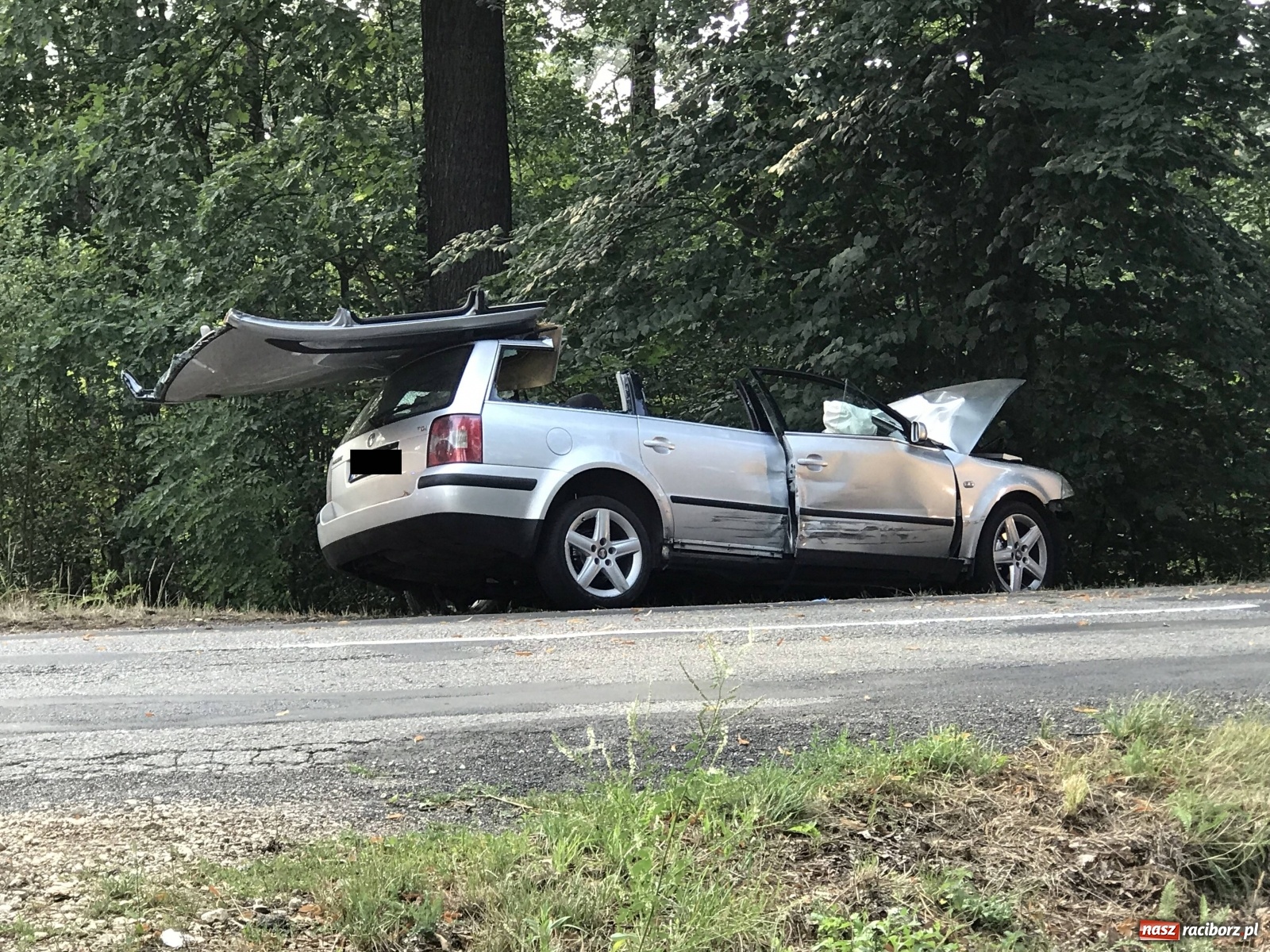 Zdjęcie w galerii na portalu naszraciborz.pl: Ciężki wypadek na trasie Nędza-Kuźnia Raciborska [FOTO] i [WIDEO] wiadomości z regionu