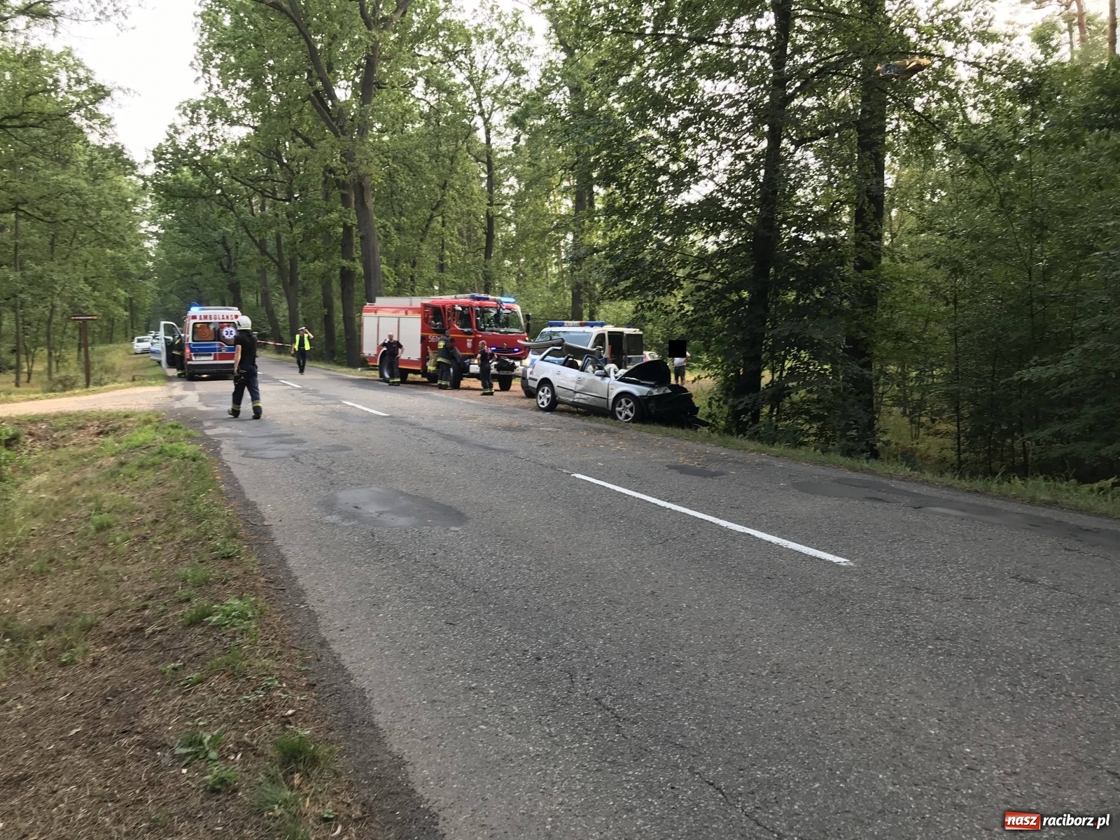 Zdjęcie w galerii na portalu naszraciborz.pl: Ciężki wypadek na trasie Nędza-Kuźnia Raciborska [FOTO] i [WIDEO] wiadomości z regionu