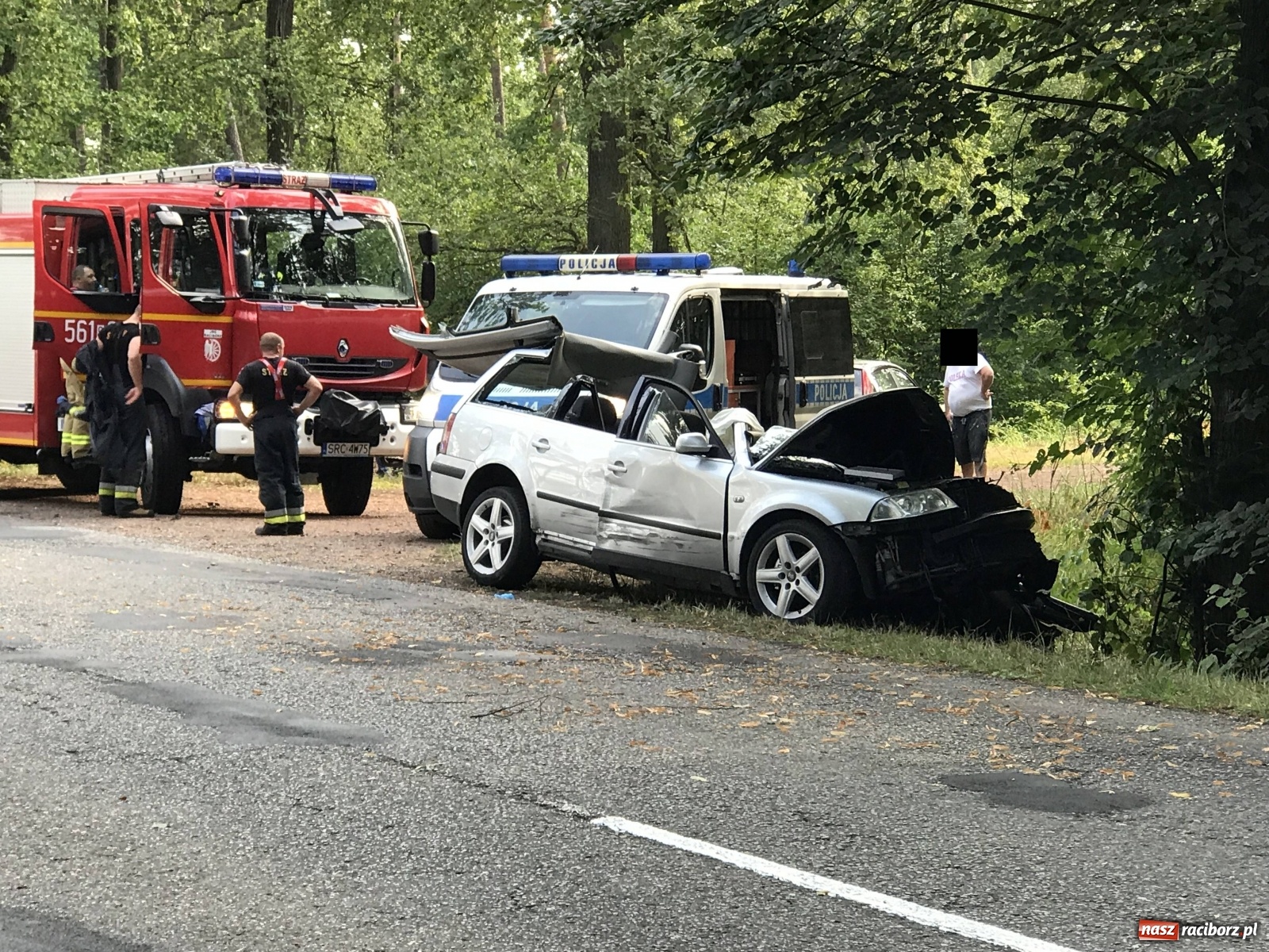 Zdjęcie w galerii na portalu naszraciborz.pl: Ciężki wypadek na trasie Nędza-Kuźnia Raciborska [FOTO] i [WIDEO] wiadomości z regionu