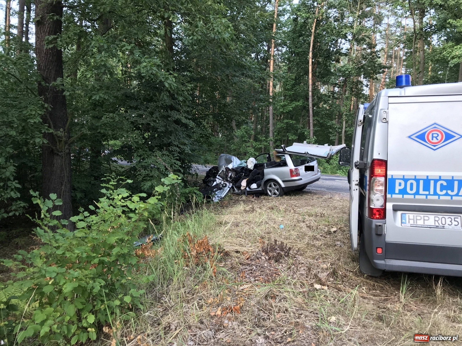 Zdjęcie w galerii na portalu naszraciborz.pl: Ciężki wypadek na trasie Nędza-Kuźnia Raciborska [FOTO] i [WIDEO] wiadomości z regionu
