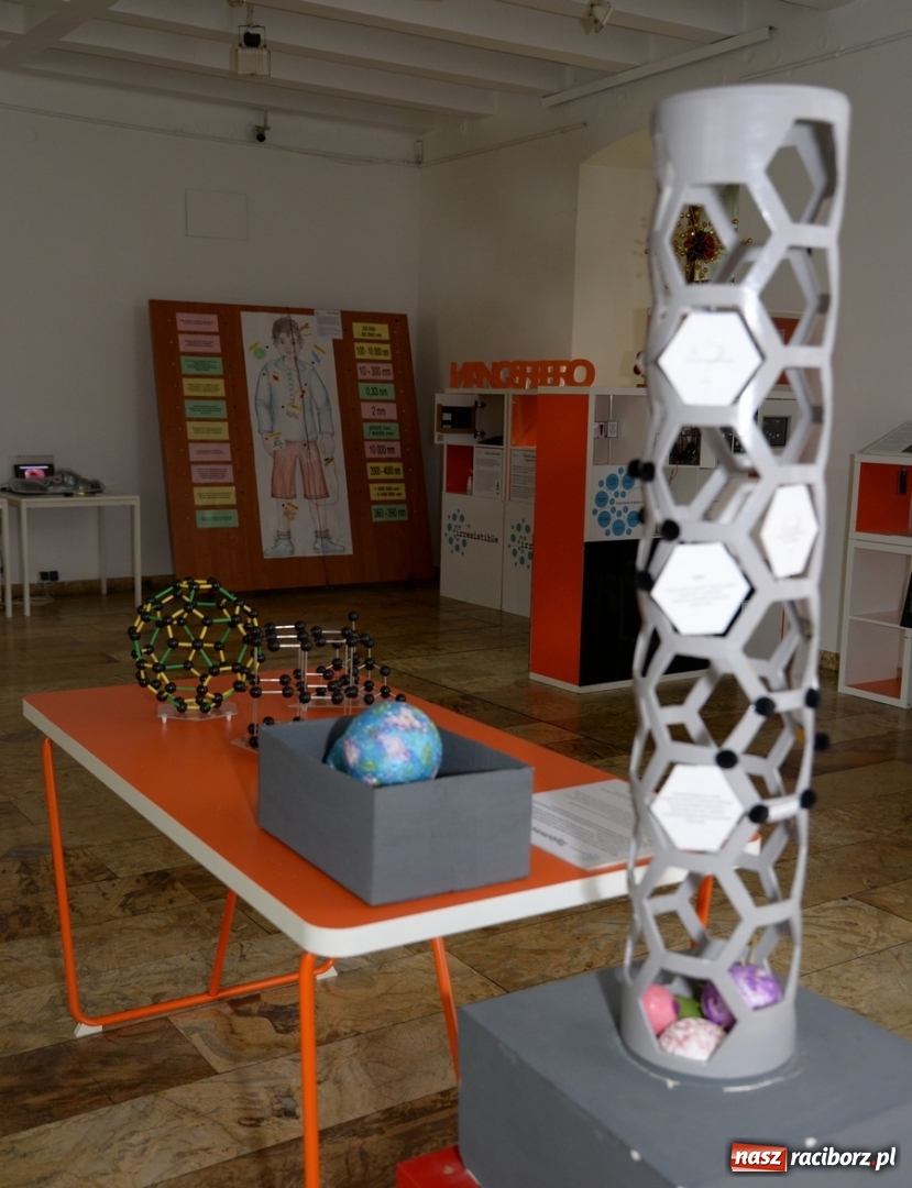 Zdjęcie w galerii na portalu naszraciborz.pl: Witamy w nanoświecie. Niecodzienna wystawa w raciborskim Muzeum wiadomości z regionu