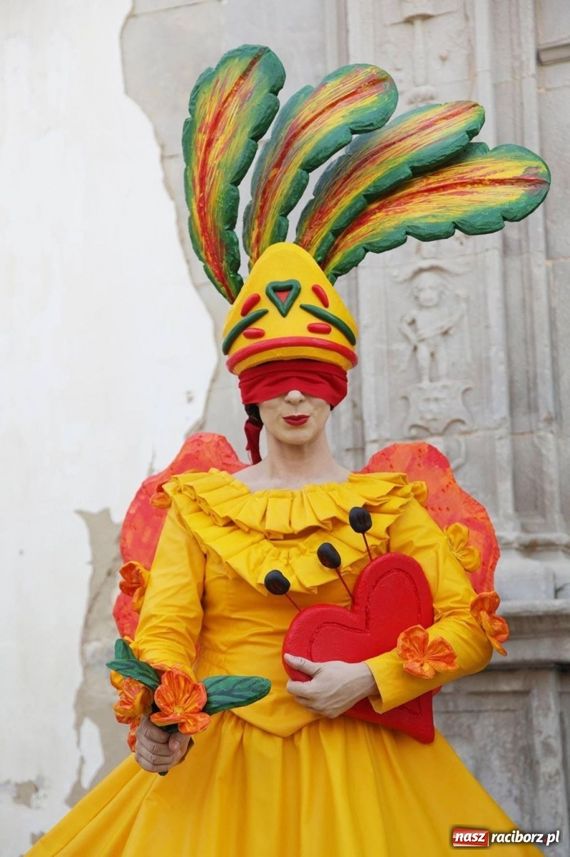 Zdjęcie w galerii na portalu naszraciborz.pl: Żywe rzeźby na FRU Festiwalu wiadomości z regionu