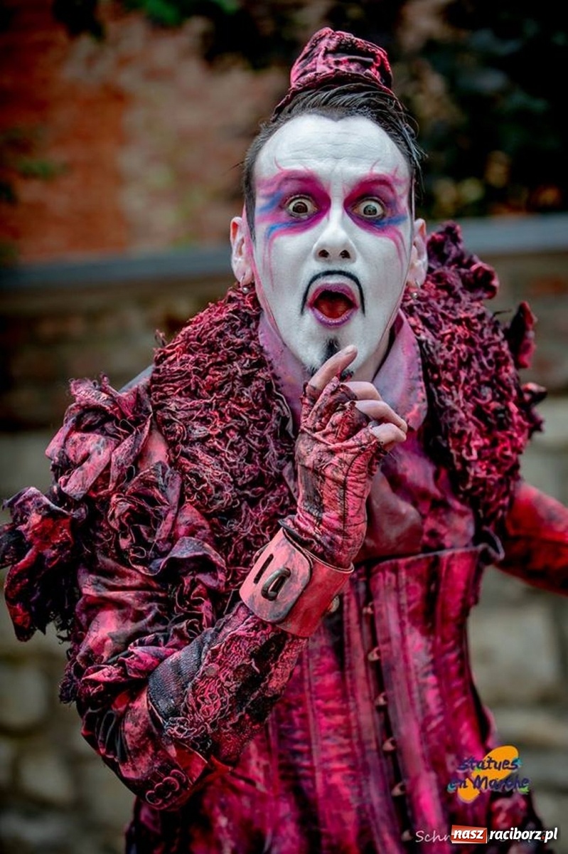 Zdjęcie w galerii na portalu naszraciborz.pl: Żywe rzeźby na FRU Festiwalu wiadomości z regionu