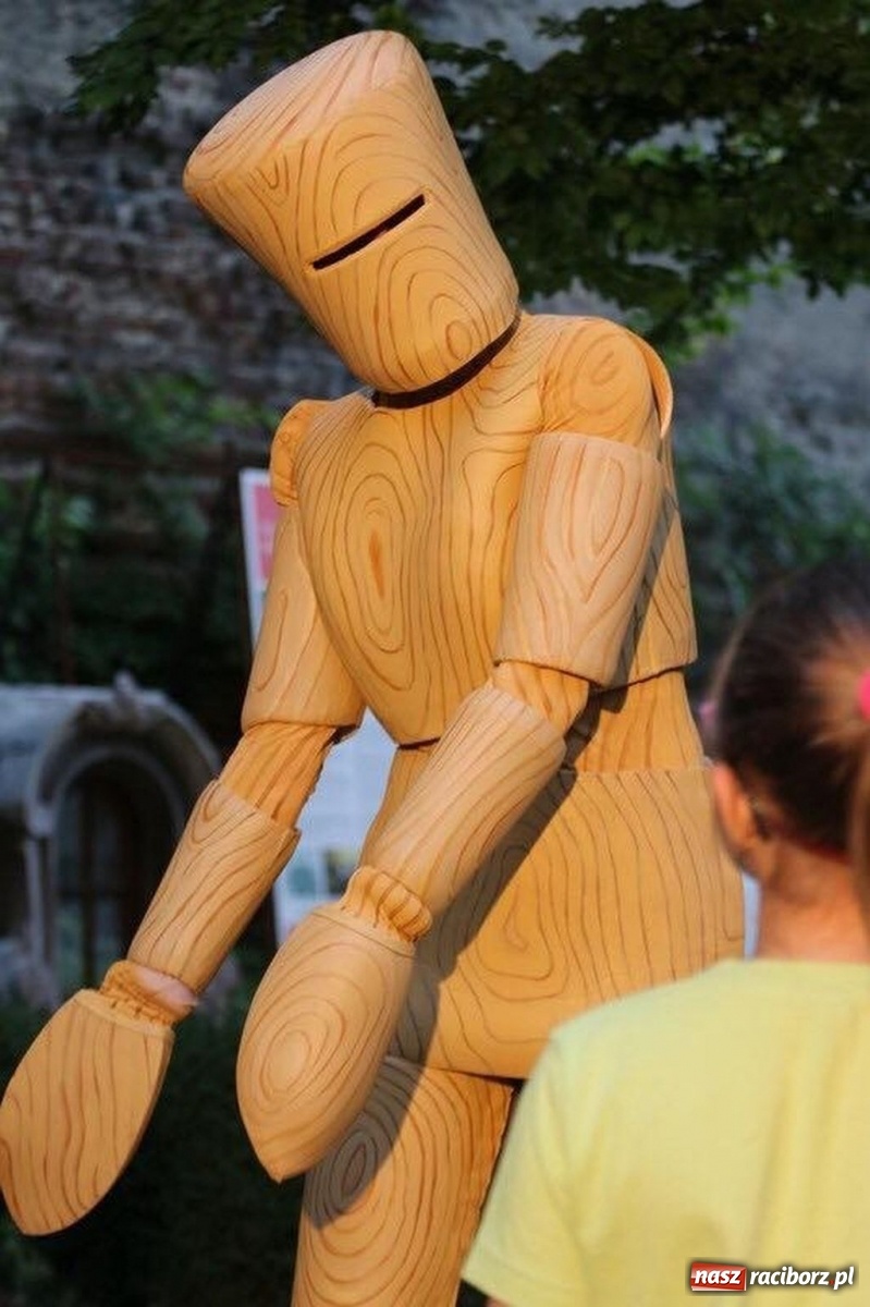 Zdjęcie w galerii na portalu naszraciborz.pl: Żywe rzeźby na FRU Festiwalu wiadomości z regionu